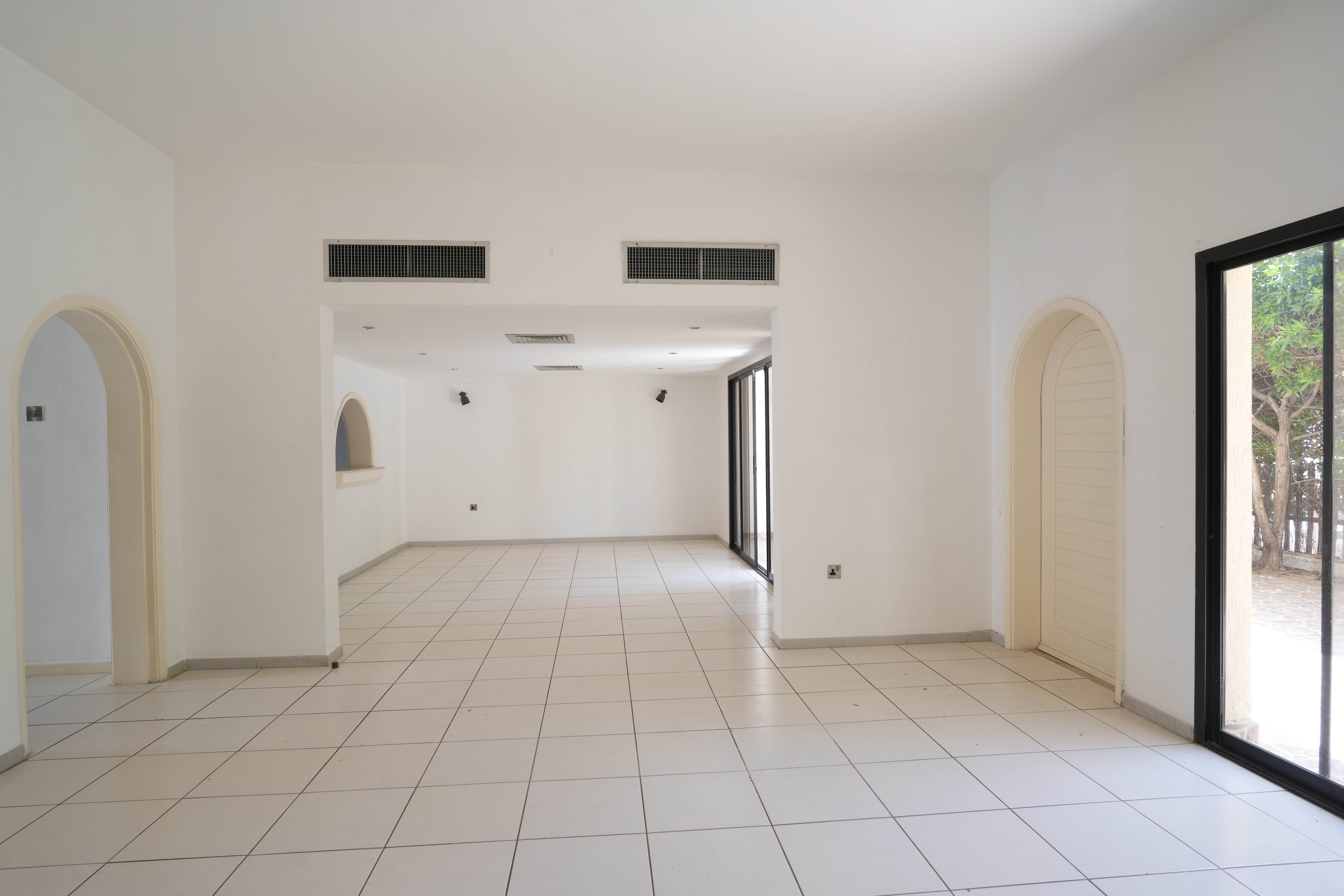 Spacious 4BR + Maid Villa | Gym | Pool | Ready to move | Jumeirah 3