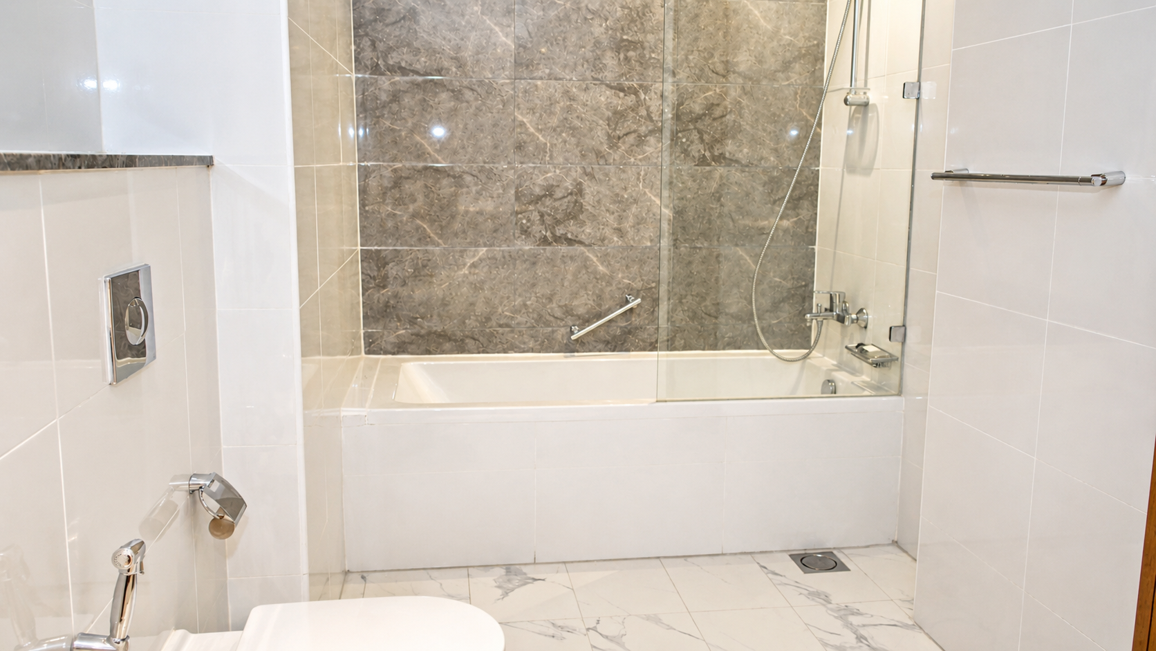Luxury Waterfront Living | Elegant 2-Bedroom | Semi Furnished w/Balcony