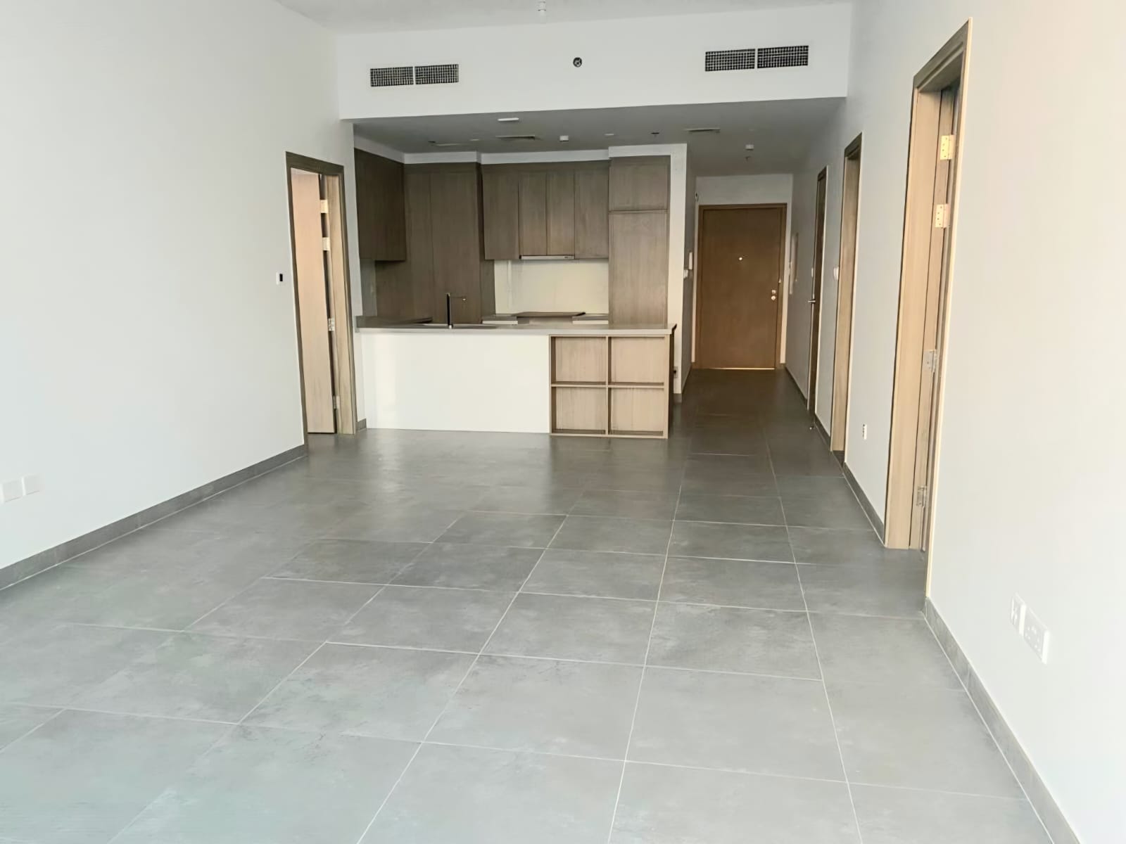 Full Marina view +Maids Room High floor
