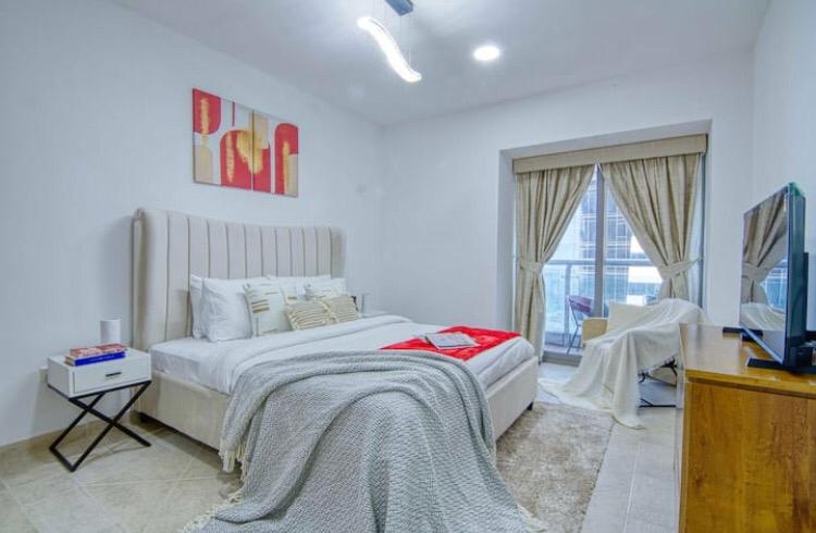 Well Maintained | Spacious Layout | High Floor | Sea View