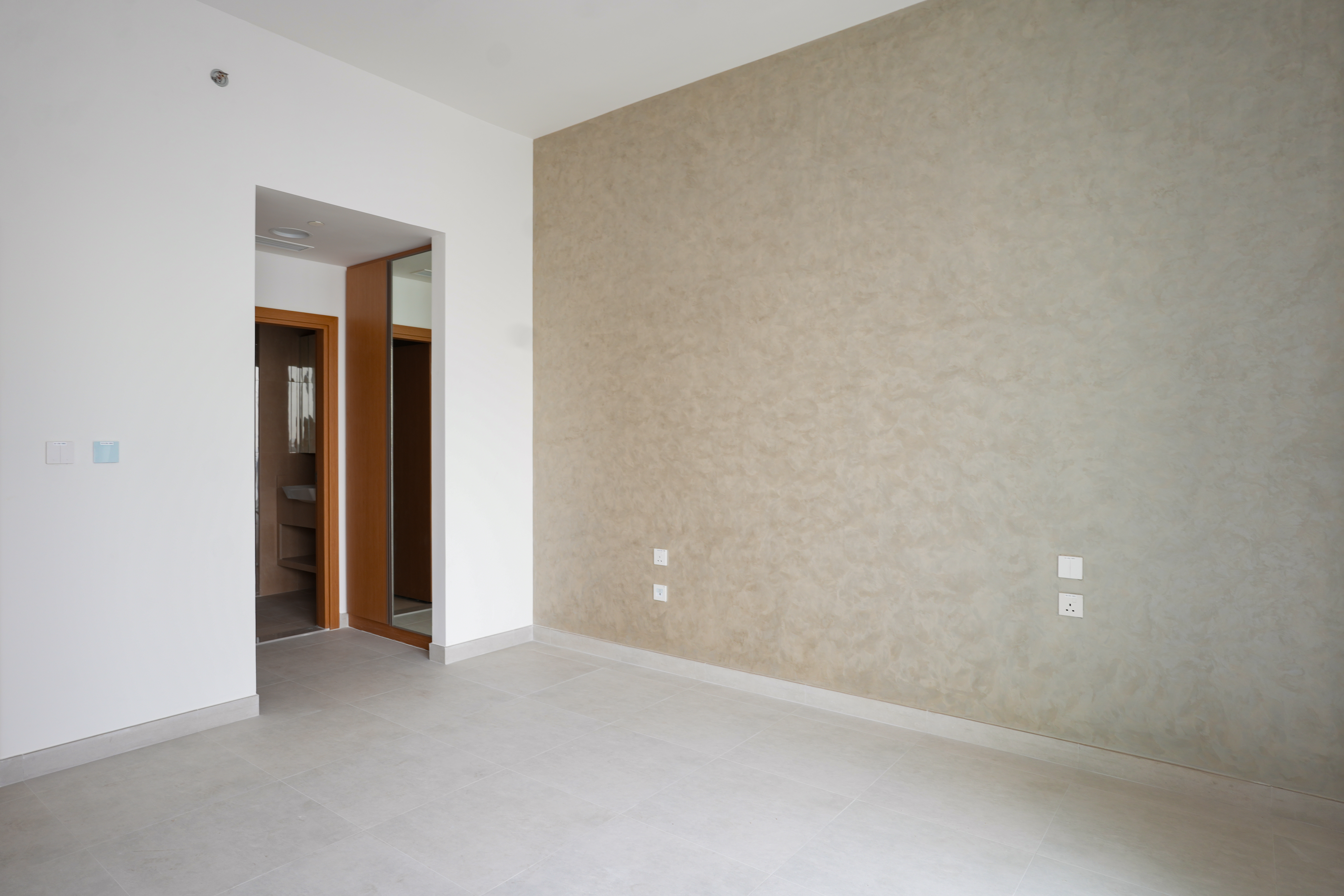 Brand New Unit | Spacious Layout | Unfurnished | 902 sqft