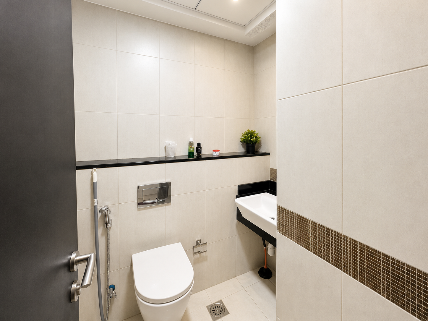 Modern Studio | Comfort Living | Hanover Square