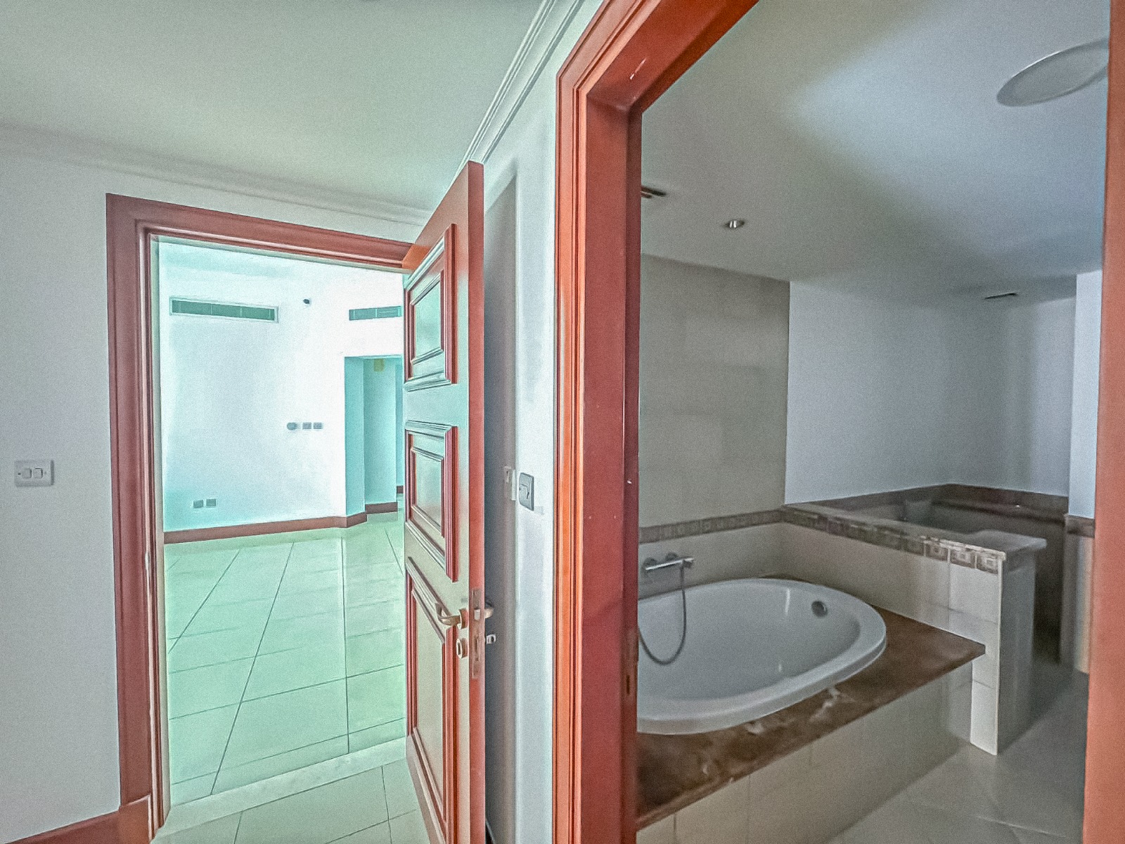 Beautiful Residence | Add Your Personal Style | Close to Beach & Mall