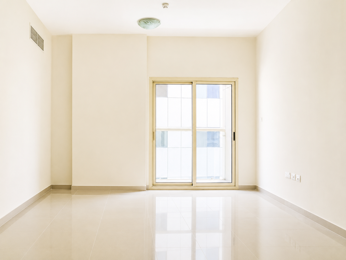 Well Maintained 1BHK | Balcony | Closed Kitchen