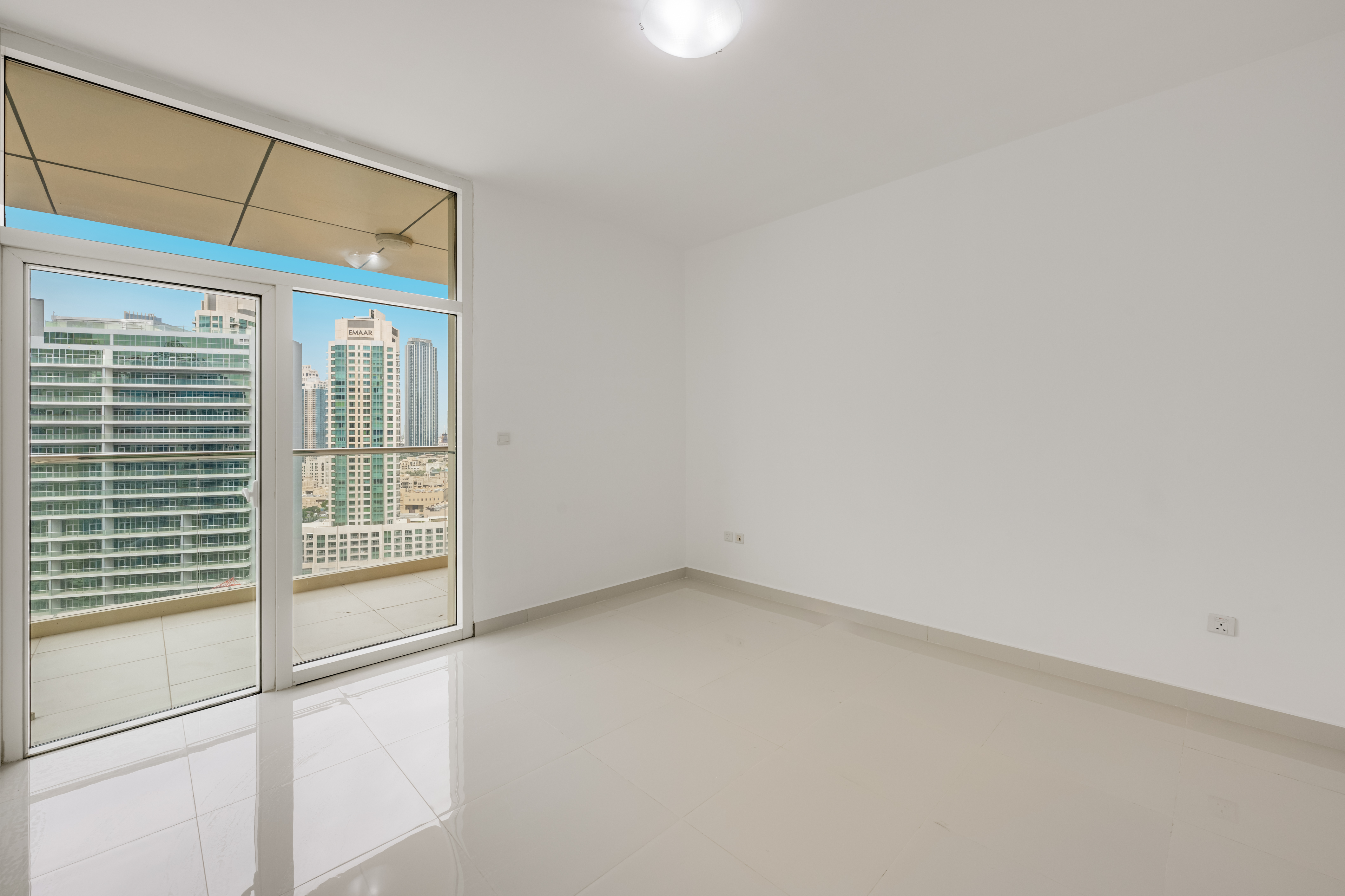 Study room 2BR | Closed-Kitchen | Big Layout