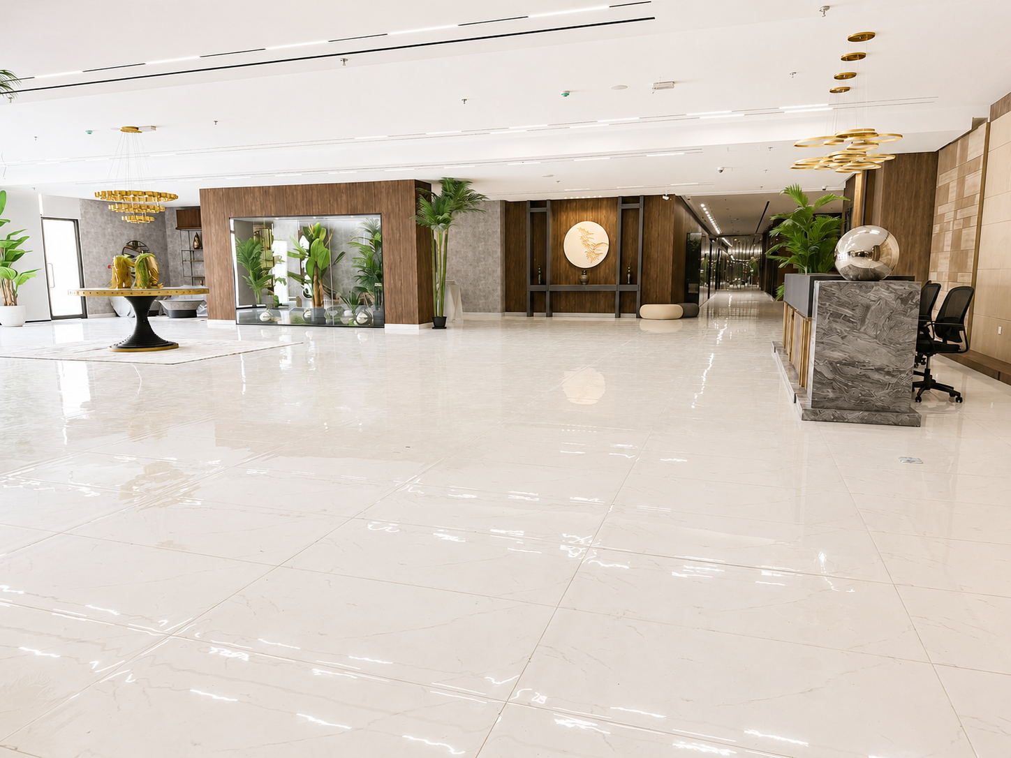 4 Cheques | Pool view | High Floor | Vacant