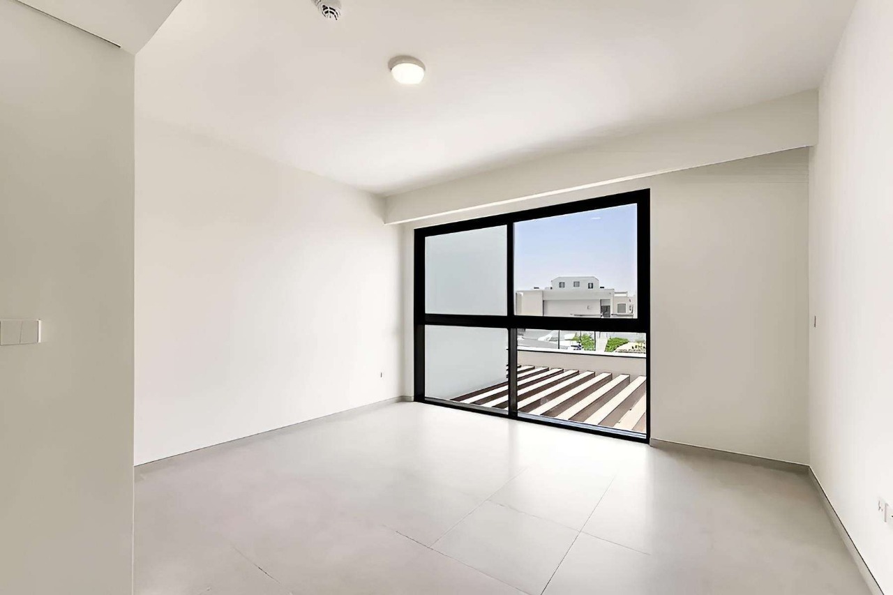 BRAND NEW | MAIDS | CLOSE TO PARK