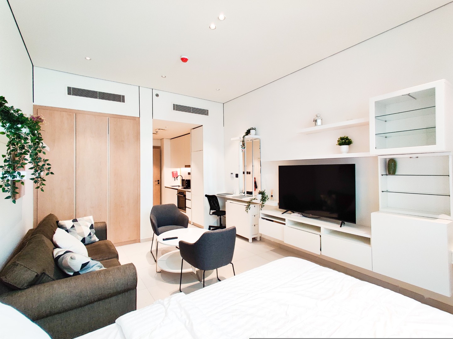 Furnished studio in Beverly Residence