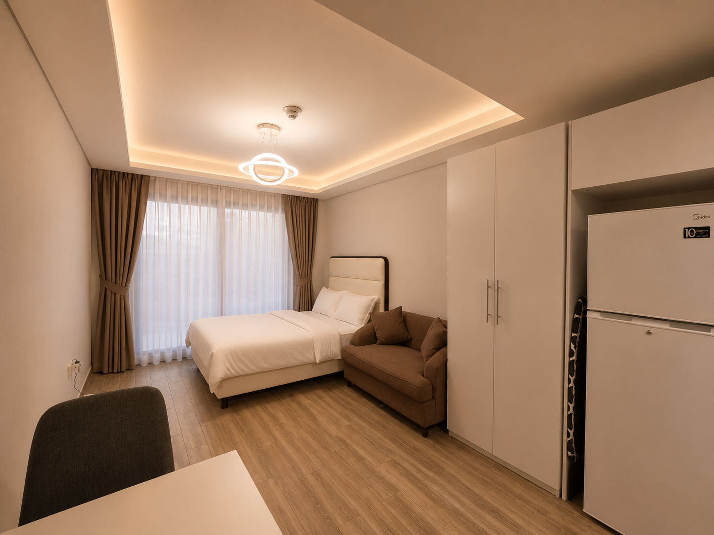 Furnished studio in Laya Mansion