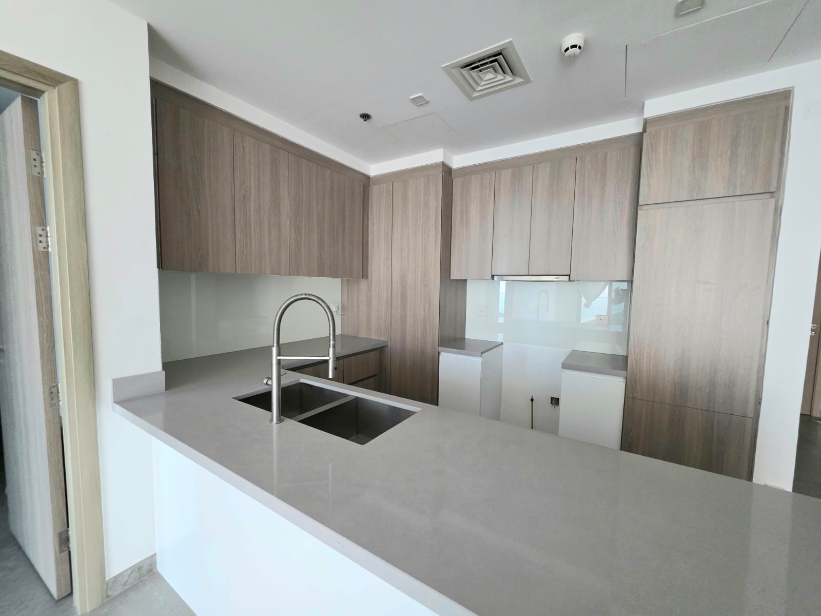 Full Marina view +Maids Room High floor