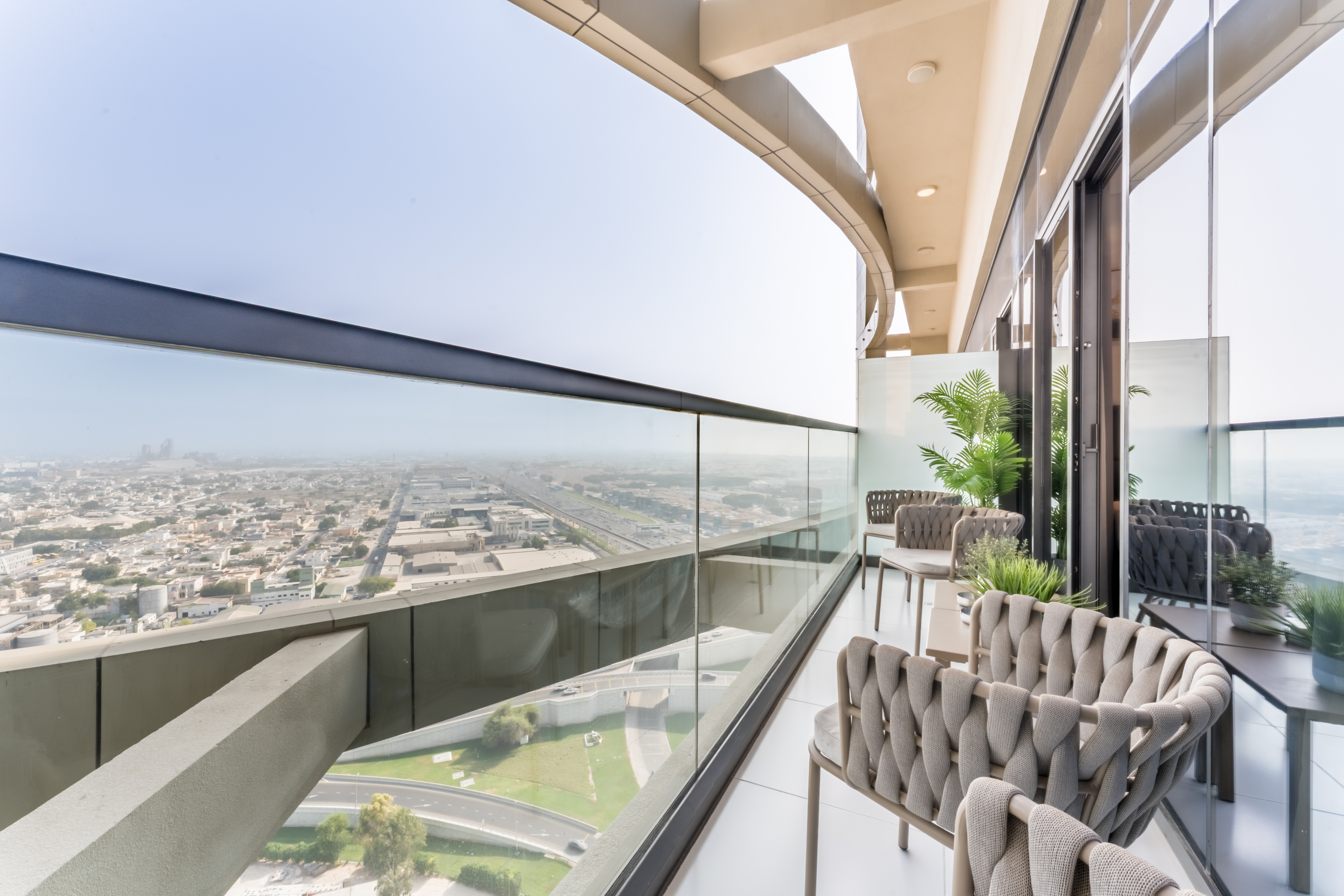 HIGH FLOOR | PRIME LOCATION | FULLY FURNISHED — Photo 9