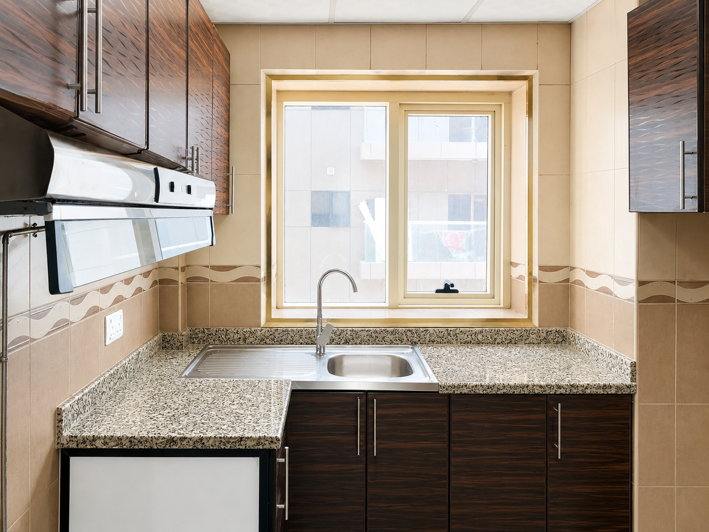 Well Maintained 1BHK | Balcony | Closed Kitchen