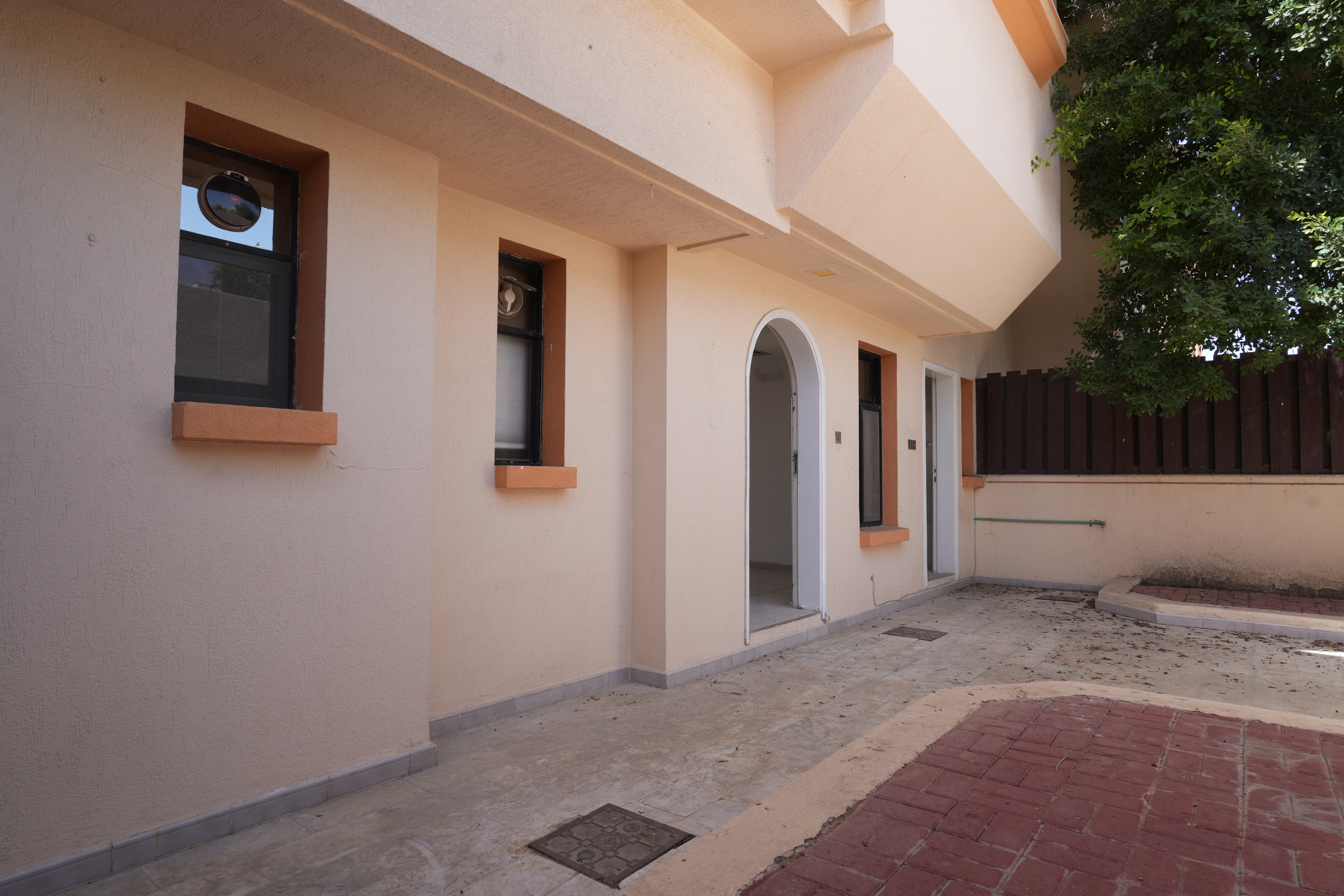 Spacious 4BR + Maid Villa | Gym | Pool | Ready to move | Jumeirah 3