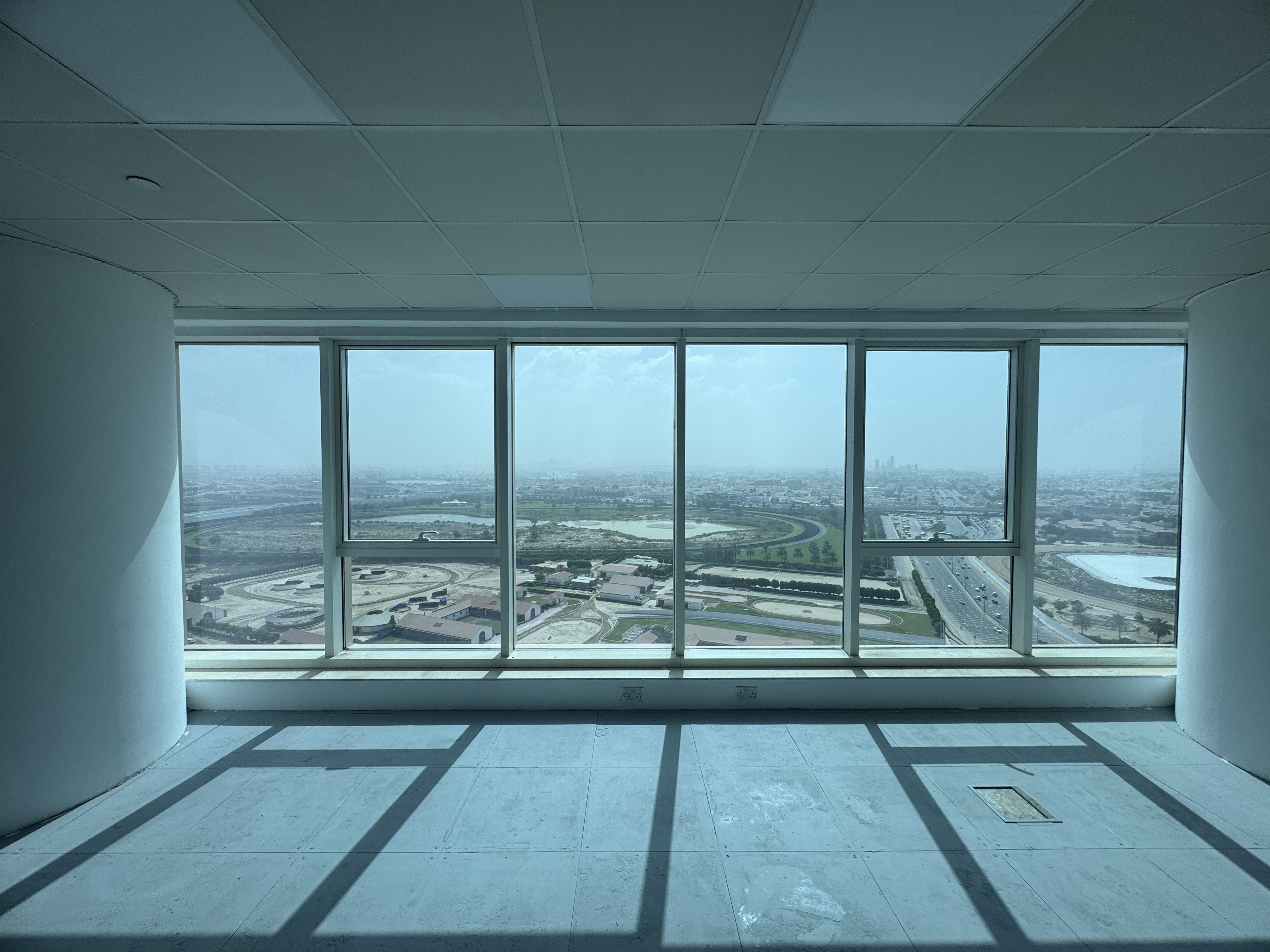 Spacious Commercial Office | Ready to Move-in