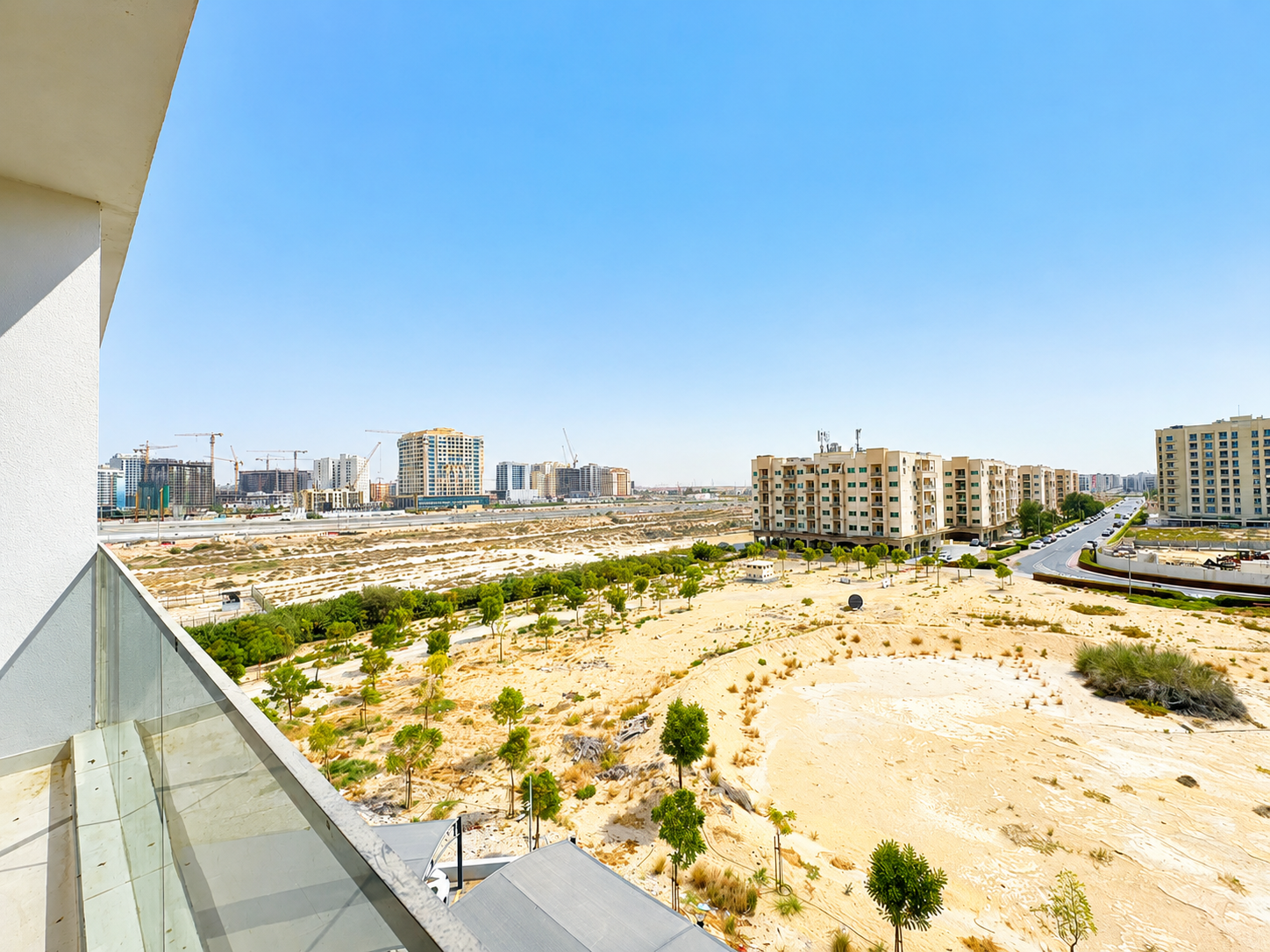 Bright & Spacious | Community View | Ready to Move | Easy Access to Downtown