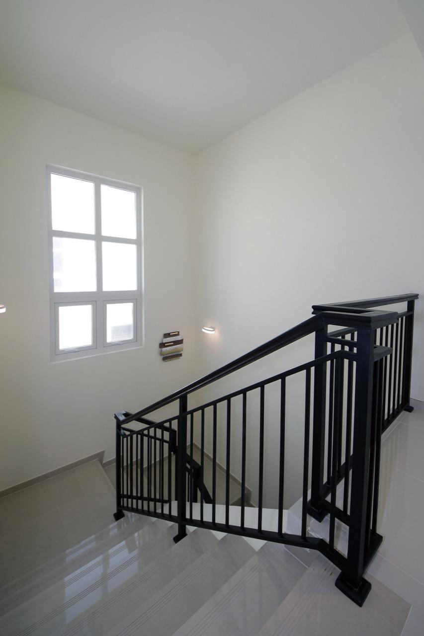 Corner unit | Single Row | Spacious layout