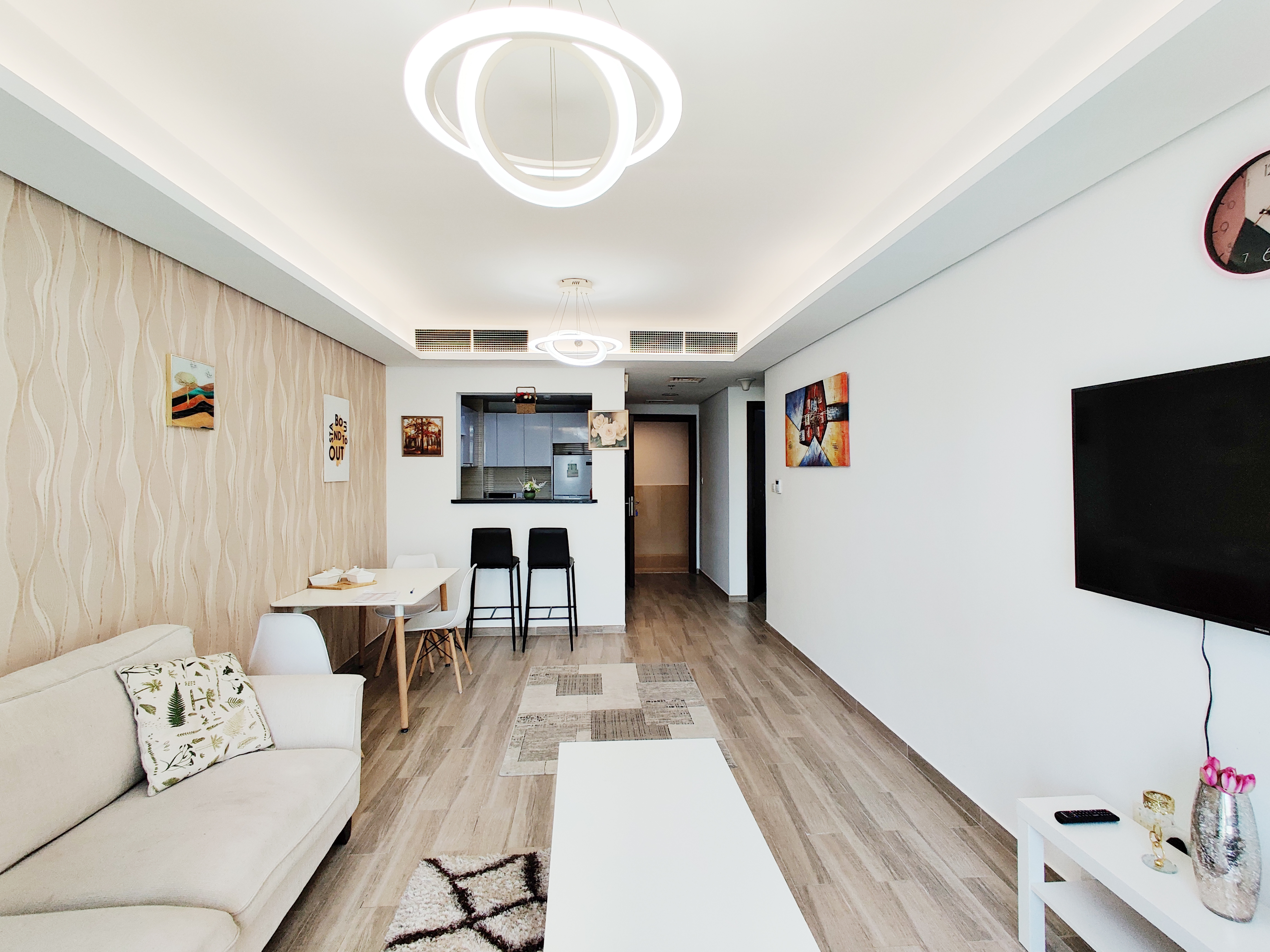 Furnished 1-bed apartment in Laya Mansion