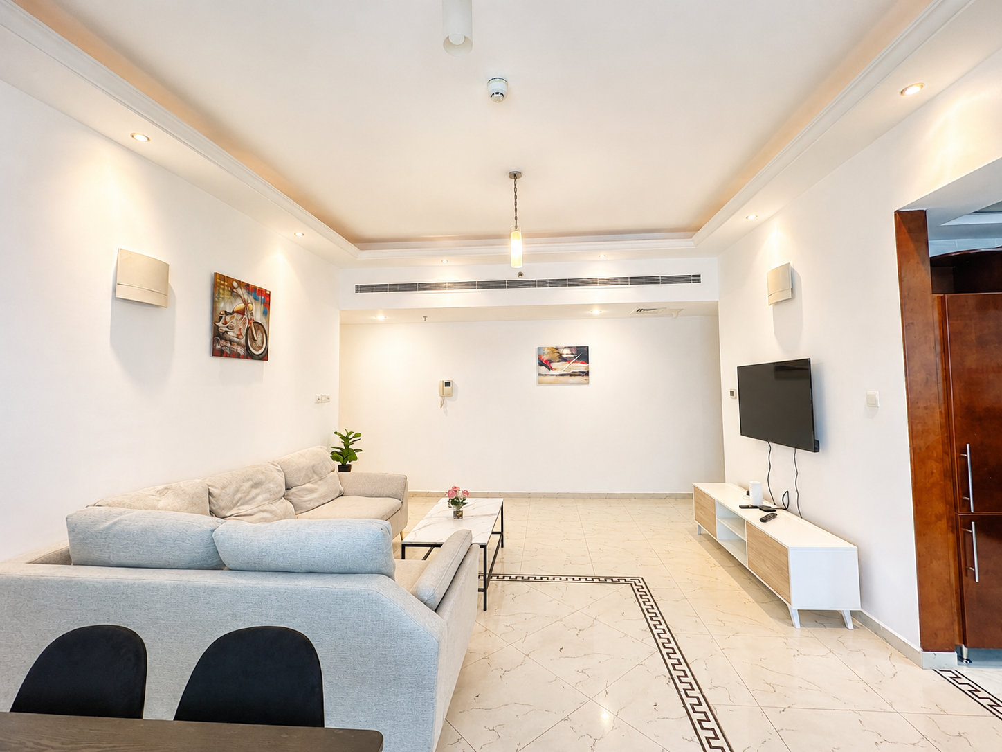 Spacious Marina Residence | with Balcony | Modern Interiors