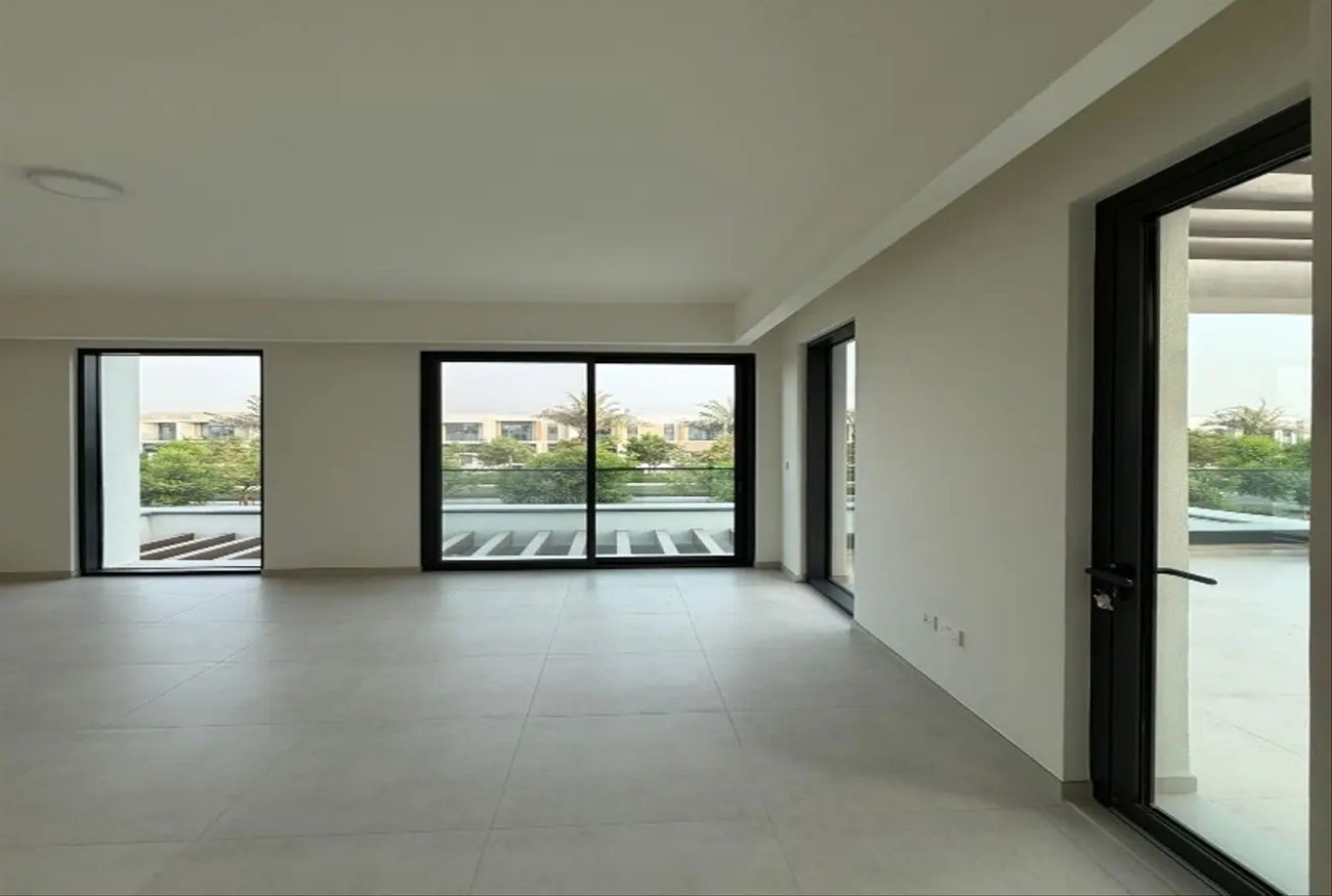 BRAND NEW | MAIDS | CLOSE TO PARK