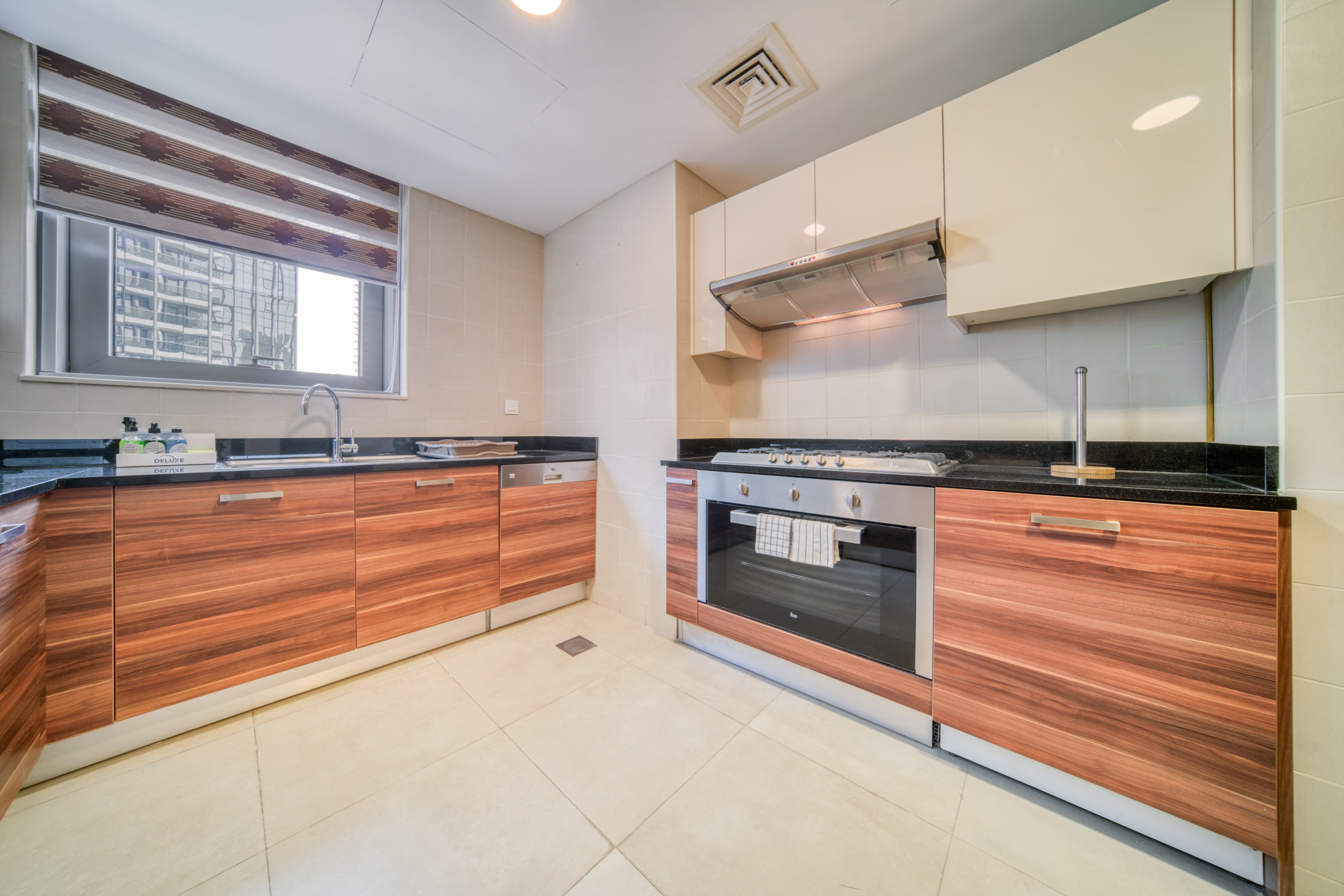 VACANT UPON TRANSFER | MARINA VIEWS | URGENT SALE — Photo 14