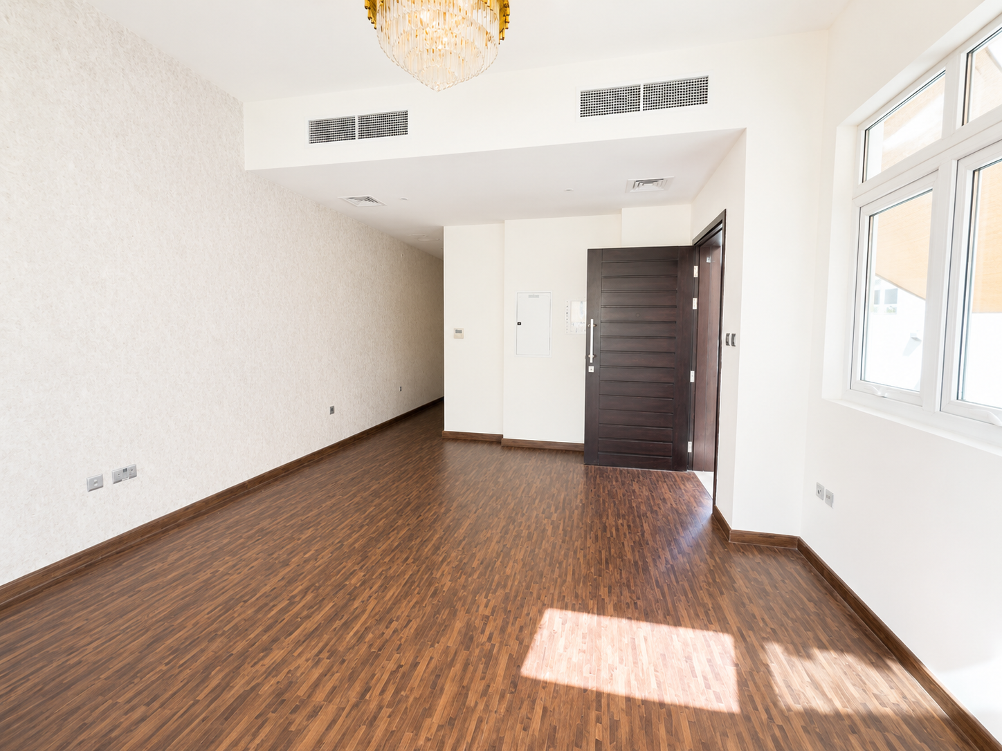 Upgraded Villa 3BR + Maid | Tenant Occupied | Unfurnished