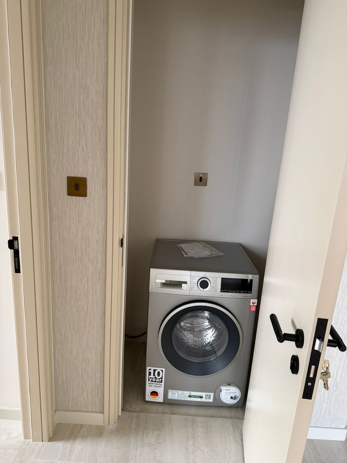 Bentley Home Interior | Fully Furnished | Bills Included