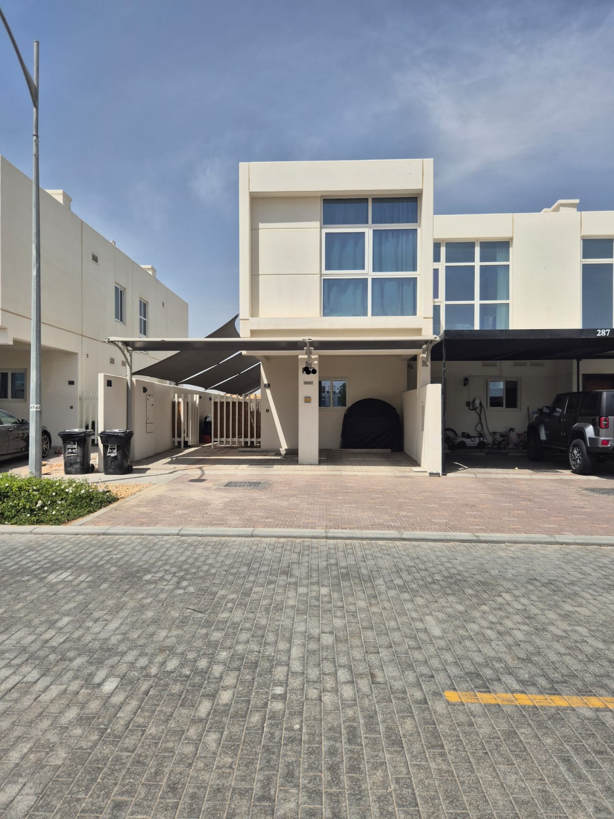 Corner unit | Single Row | Spacious layout