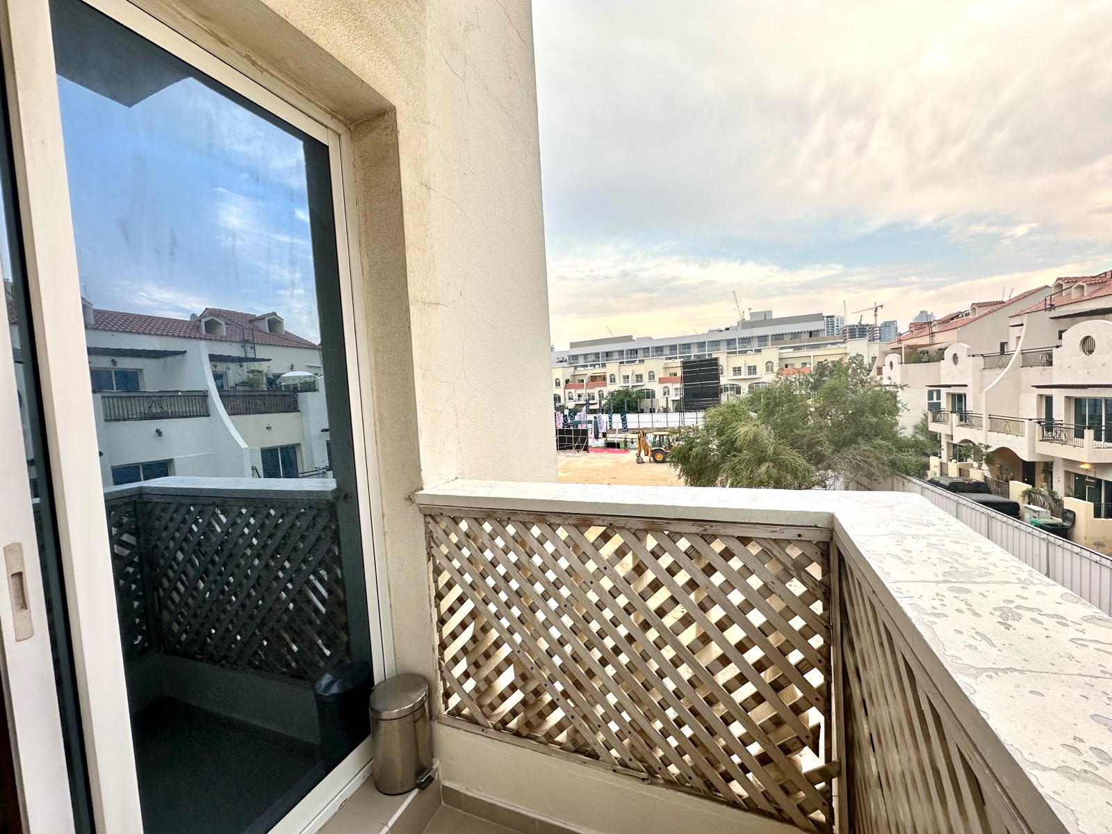 Modern Studio | Comfort Living | Hanover Square