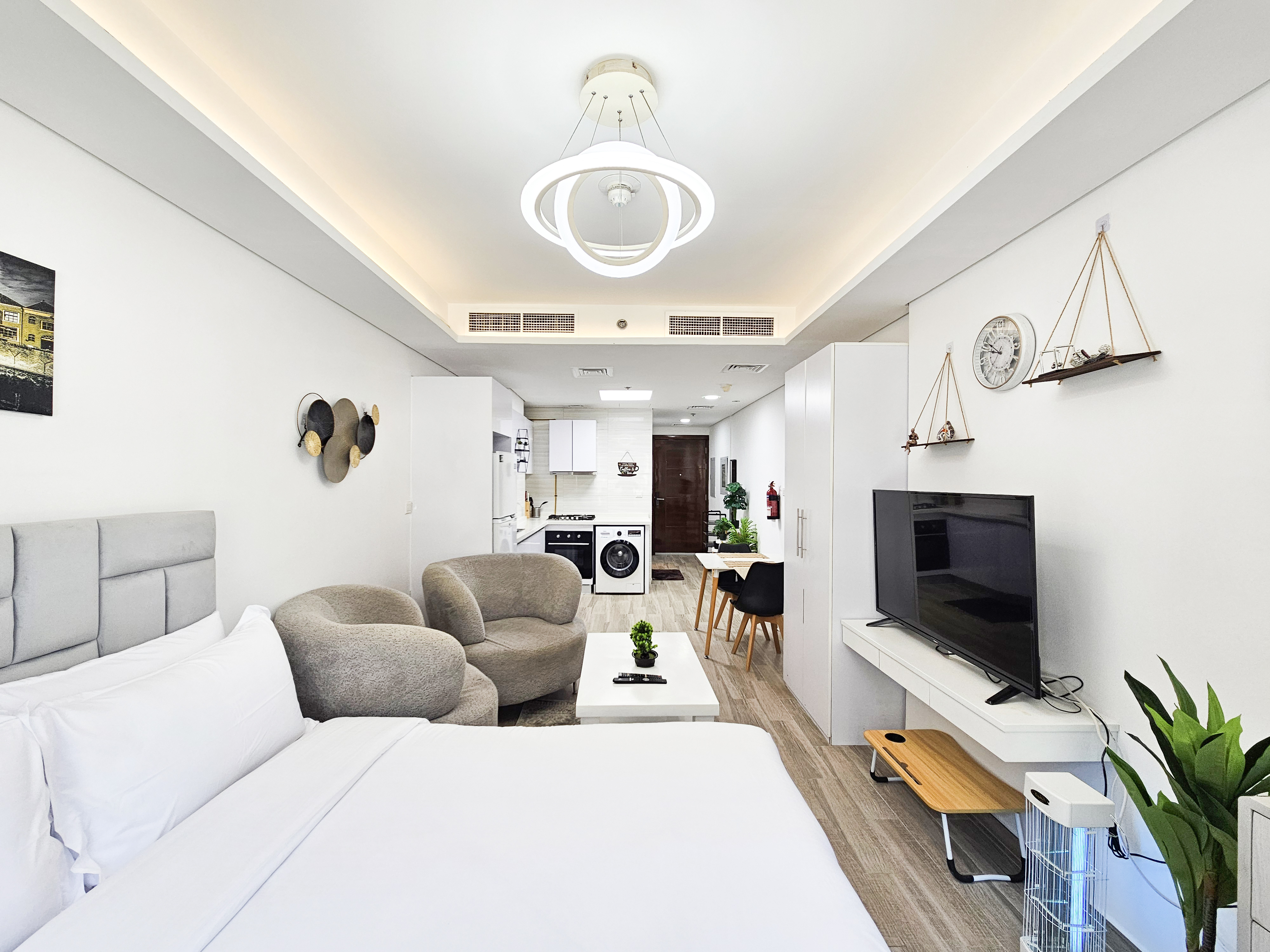 Furnished studio in Laya Mansion