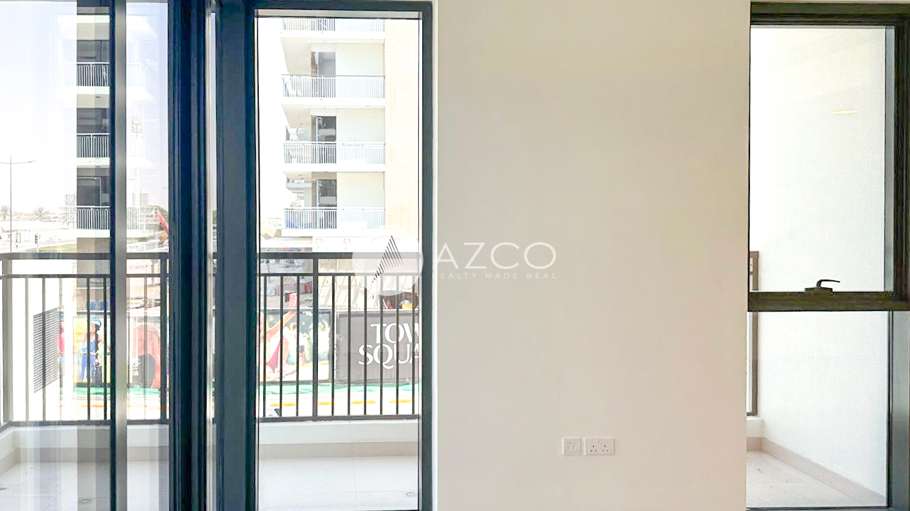 Corner Unit | Kitchen Appliances | Spacious Layout