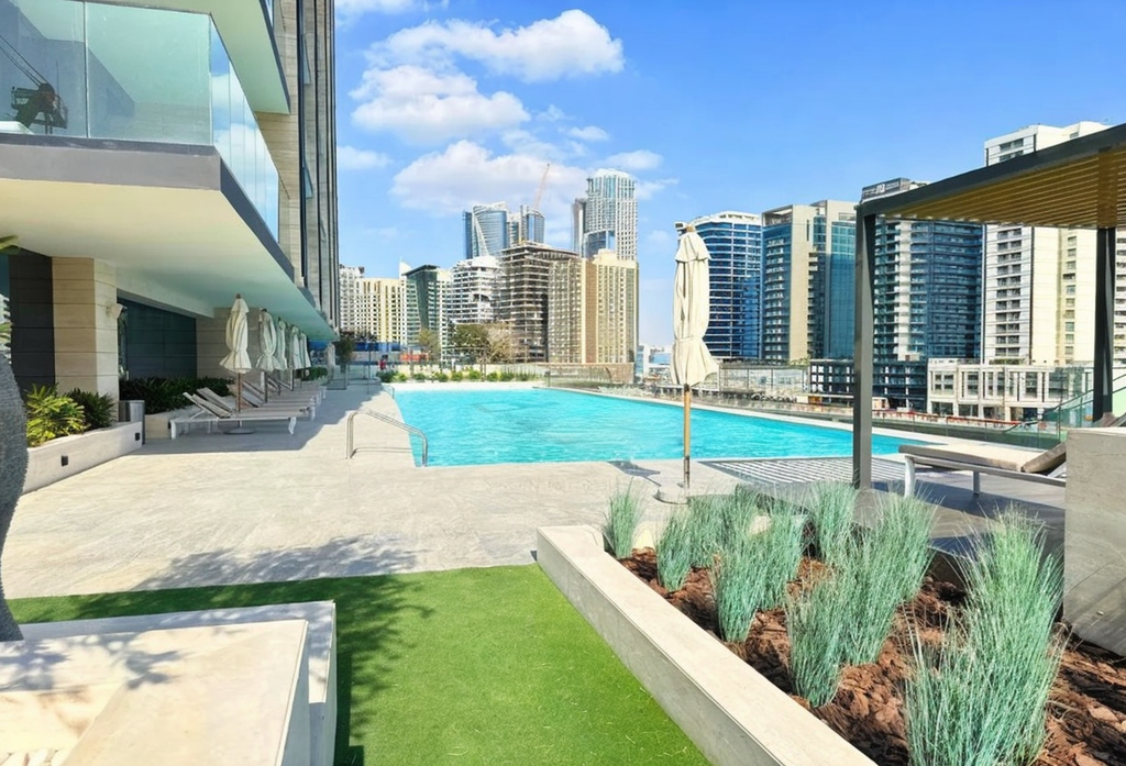 High-Level Unit | Stunning Canal Views | Brand-New