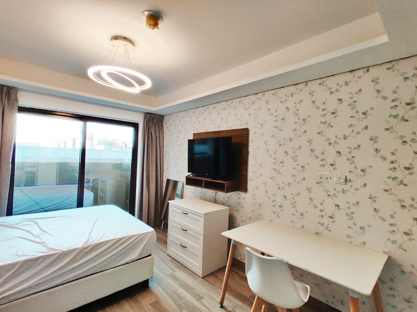 Furnished studio in Laya Mansion