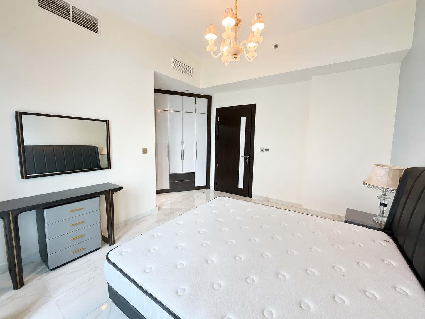 Modern 1 Bedroom | 2 Bathrooms | Ready to Move