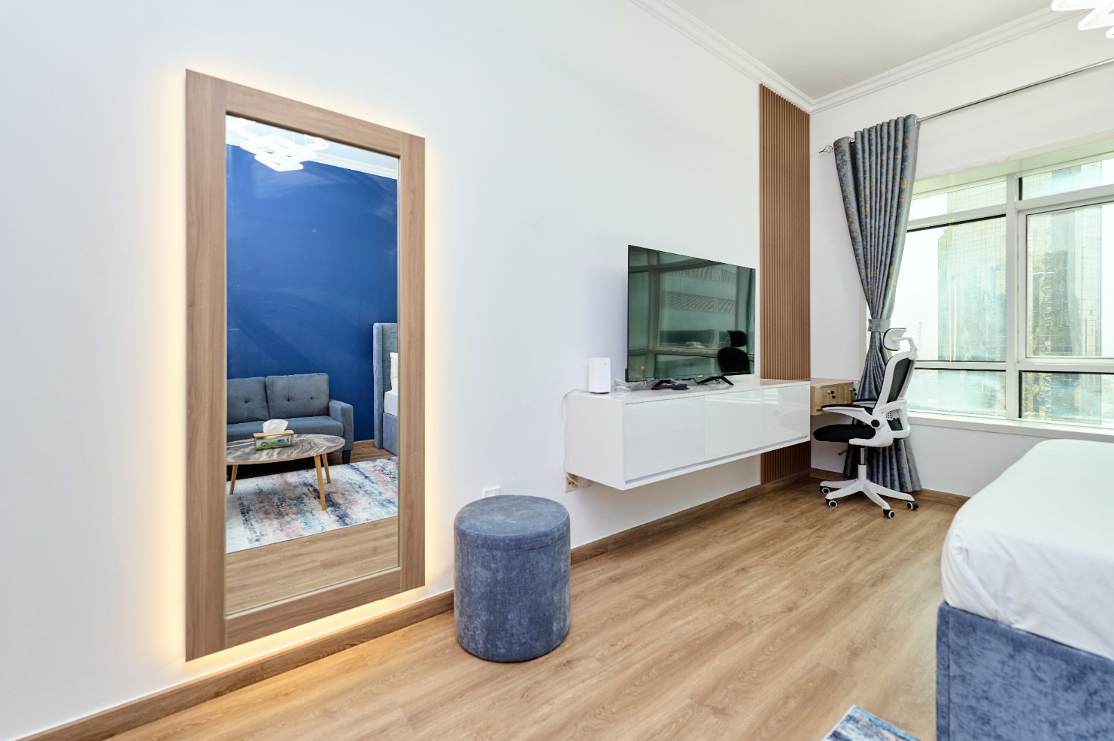Next to Metro | Lake View | Upgraded Studio