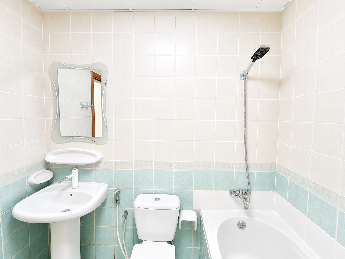 Spacious Layout | Near Metro | Family Sharing Allowed