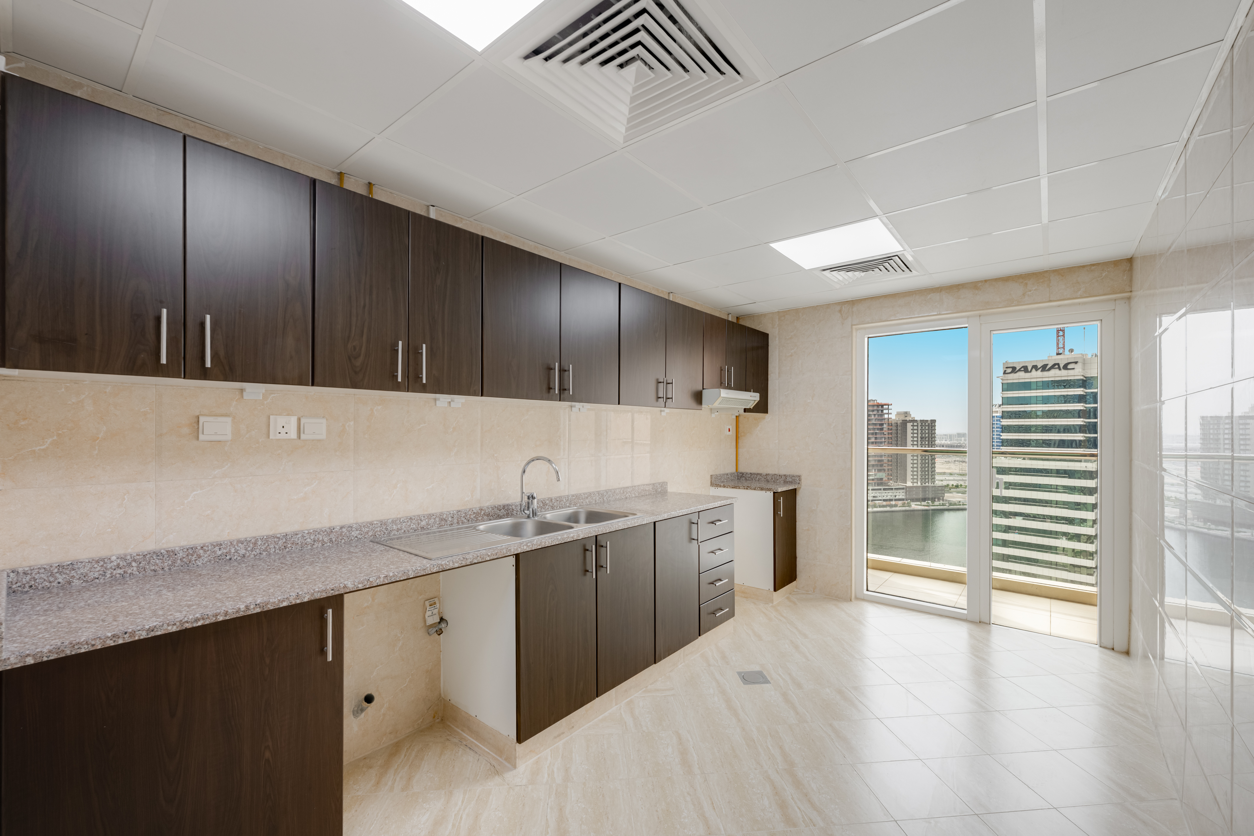Study room 2BR | Closed-Kitchen | Big Layout