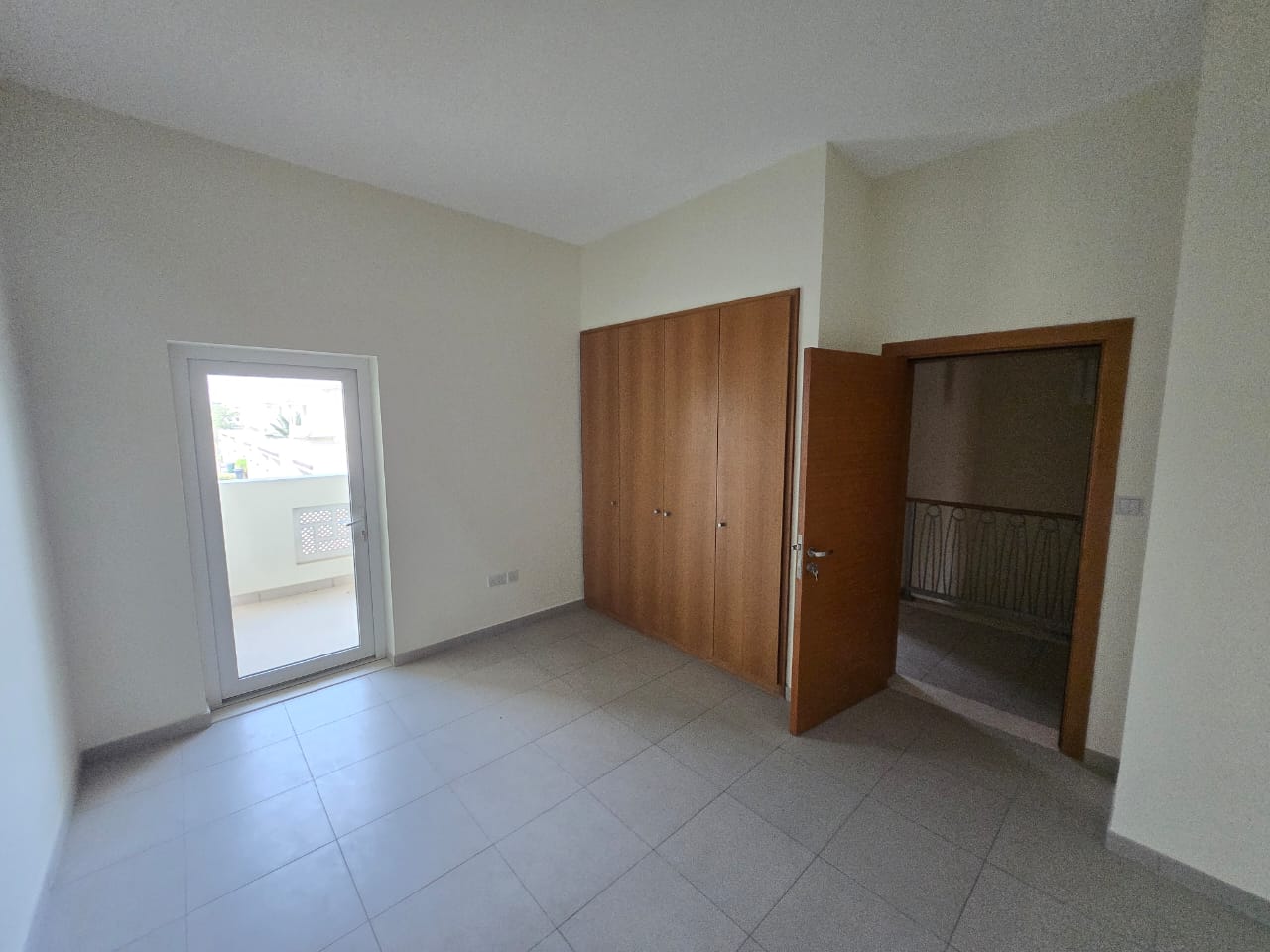 Ready to Move I Family Townhouse | Prime Location