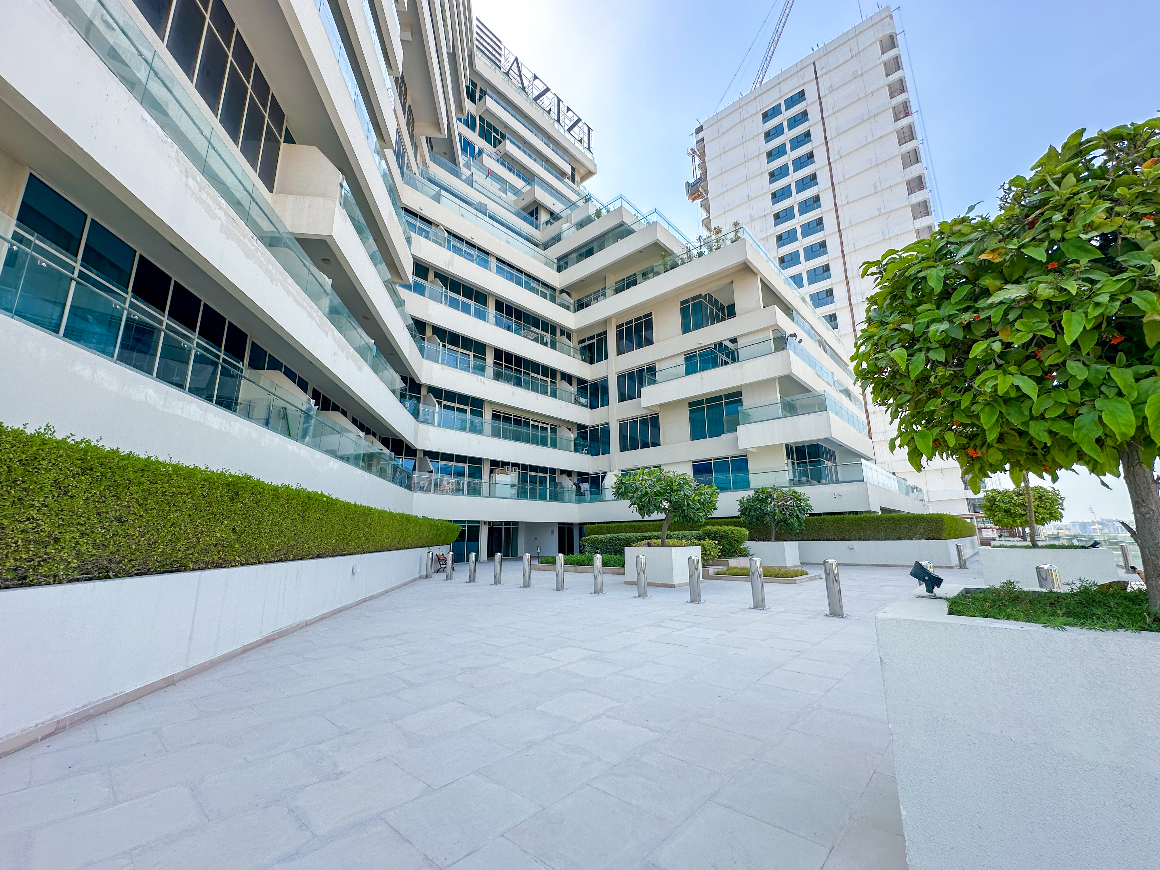 Studio with balcony Al Jaddaf | Near Metro | canal view | Ideal for Airport & Business Bay Staff