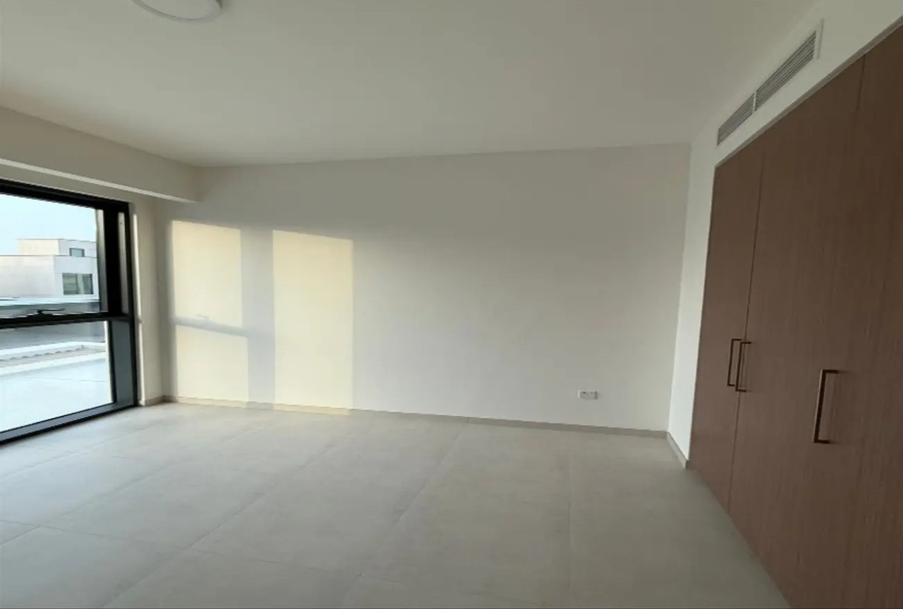 BRAND NEW | MAIDS | CLOSE TO PARK
