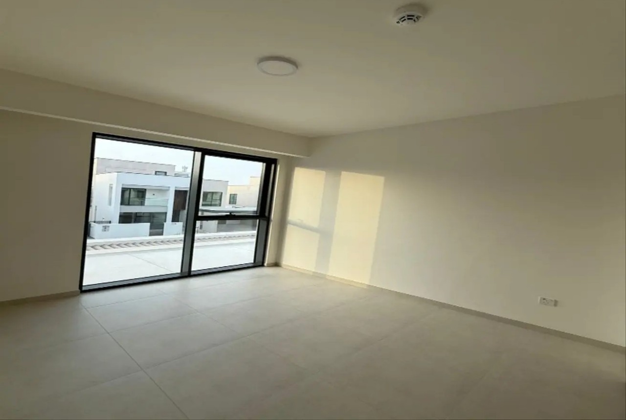 BRAND NEW | MAIDS | CLOSE TO PARK