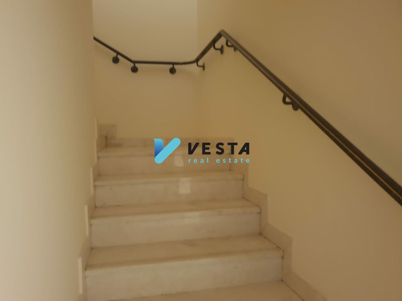 4BR Corner Villa | Close to Amenities | Maid Room | Well Maintained | Vacant
