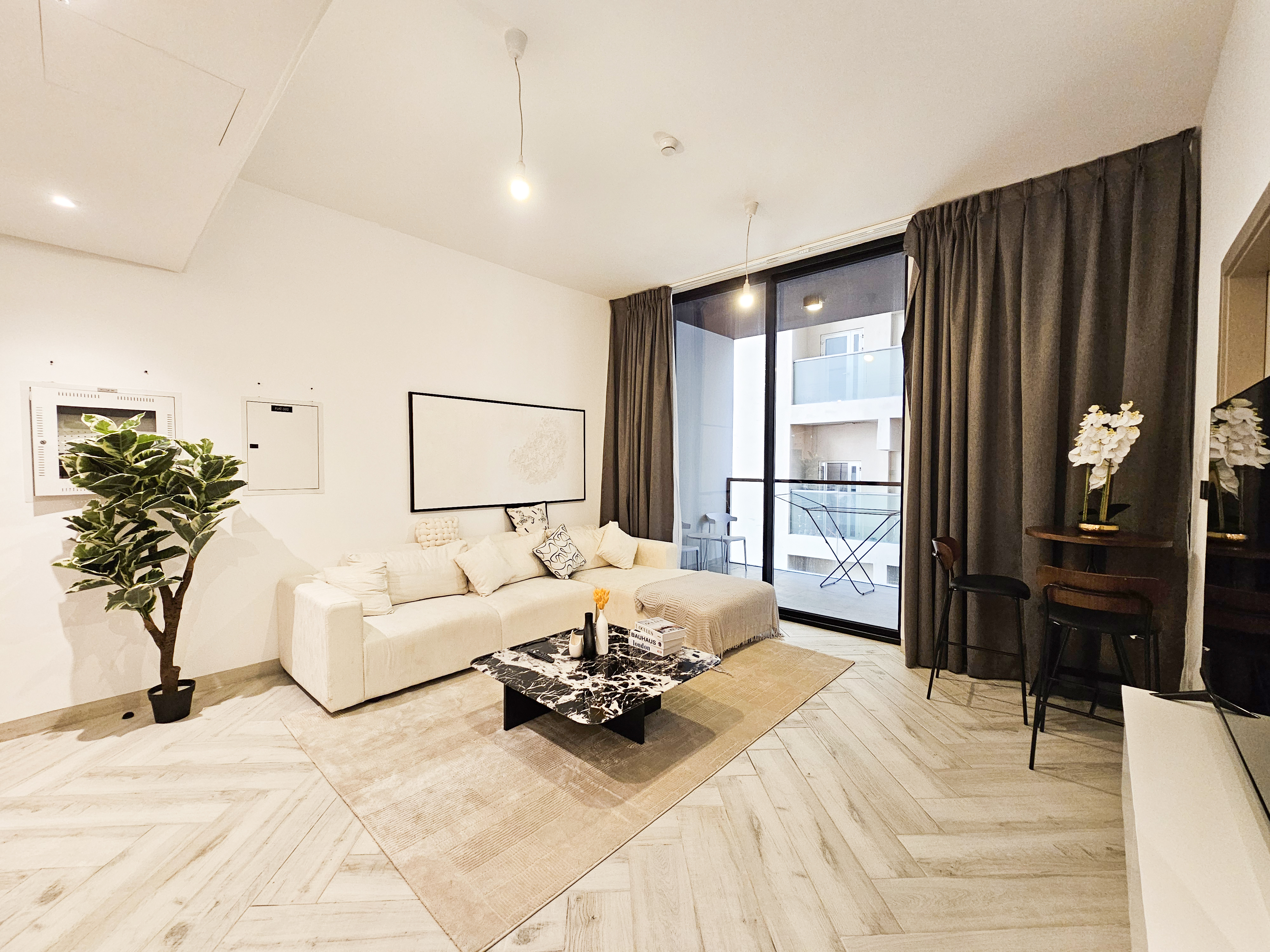 Furnished 1-bed apartment in Empire Residence