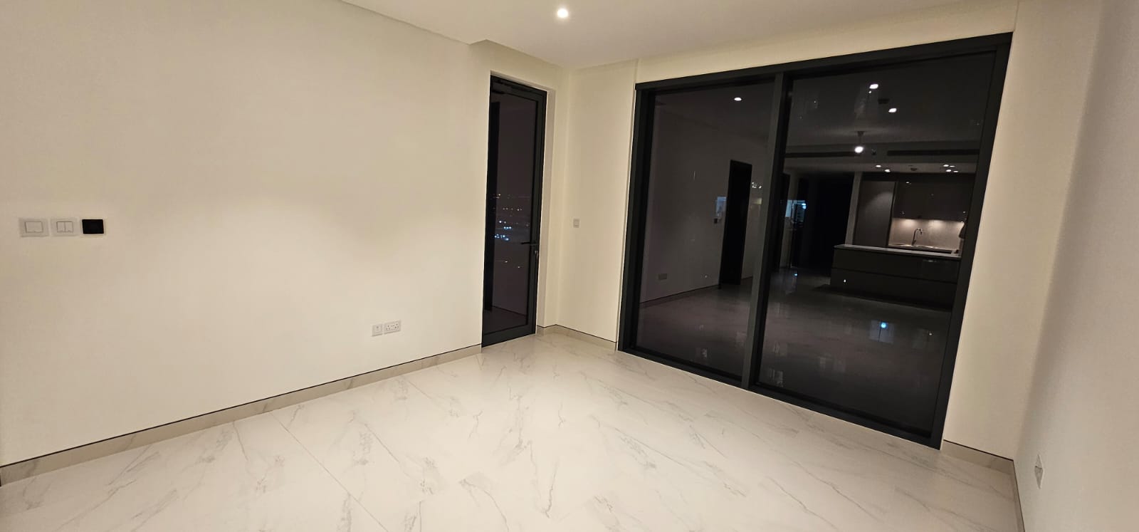 Bright and Spacious | High Floor | Ready to Move