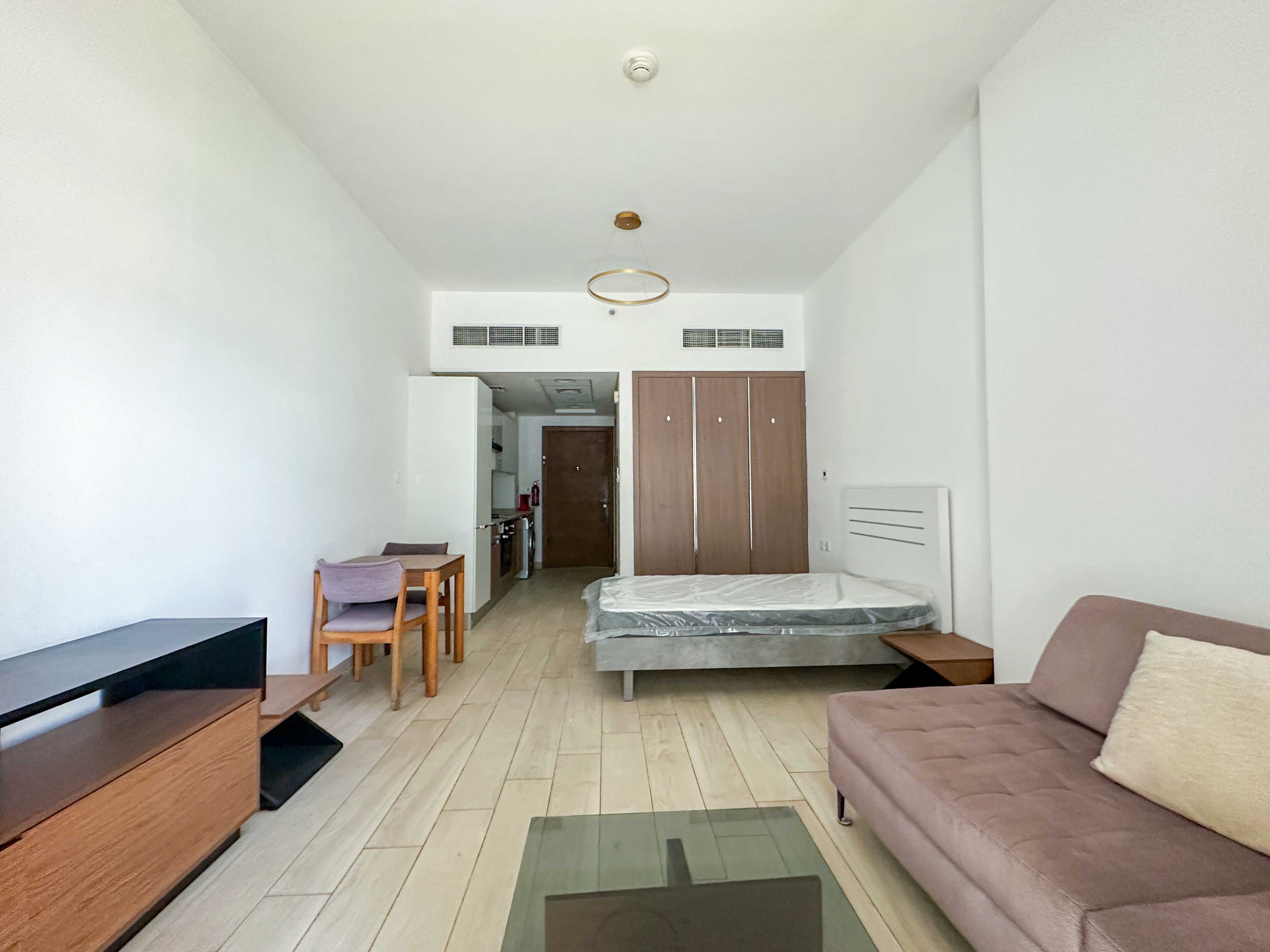 Studio with balcony Al Jaddaf | Near Metro | canal view | Ideal for Airport & Business Bay Staff