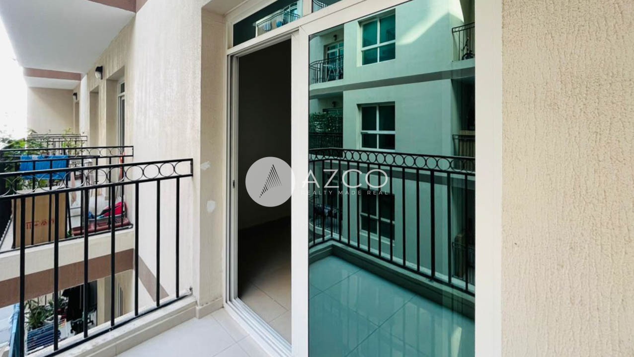 SPACIOUS STUDIO | NEAR SCHOOL | NEAR EXIT