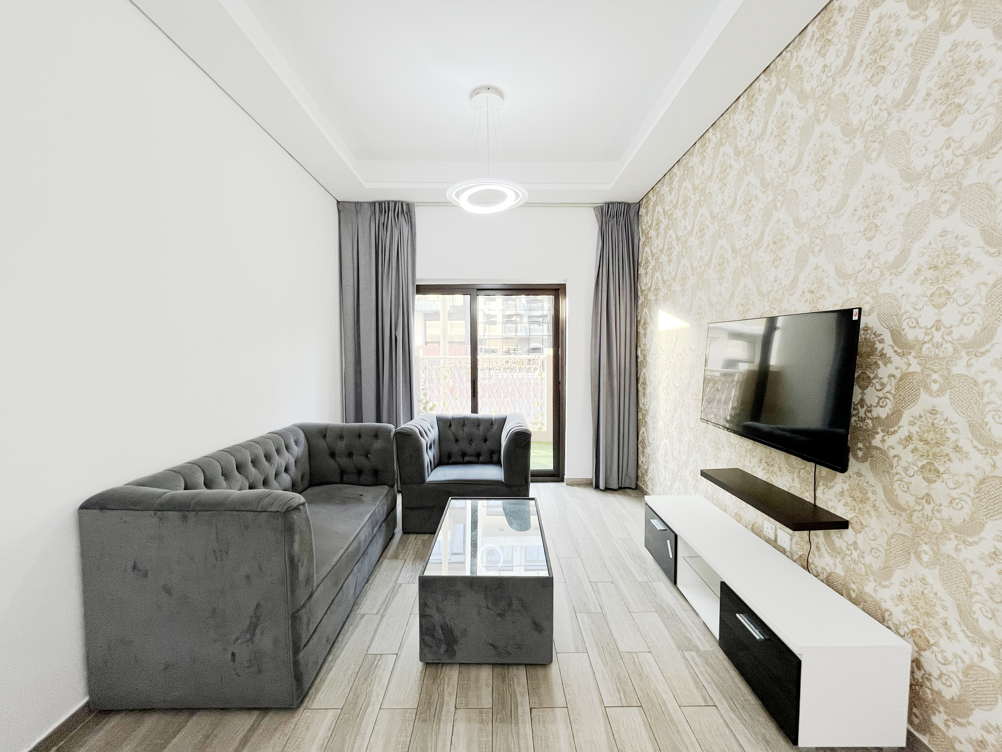 Furnished 1-bed apartment in Laya Mansion