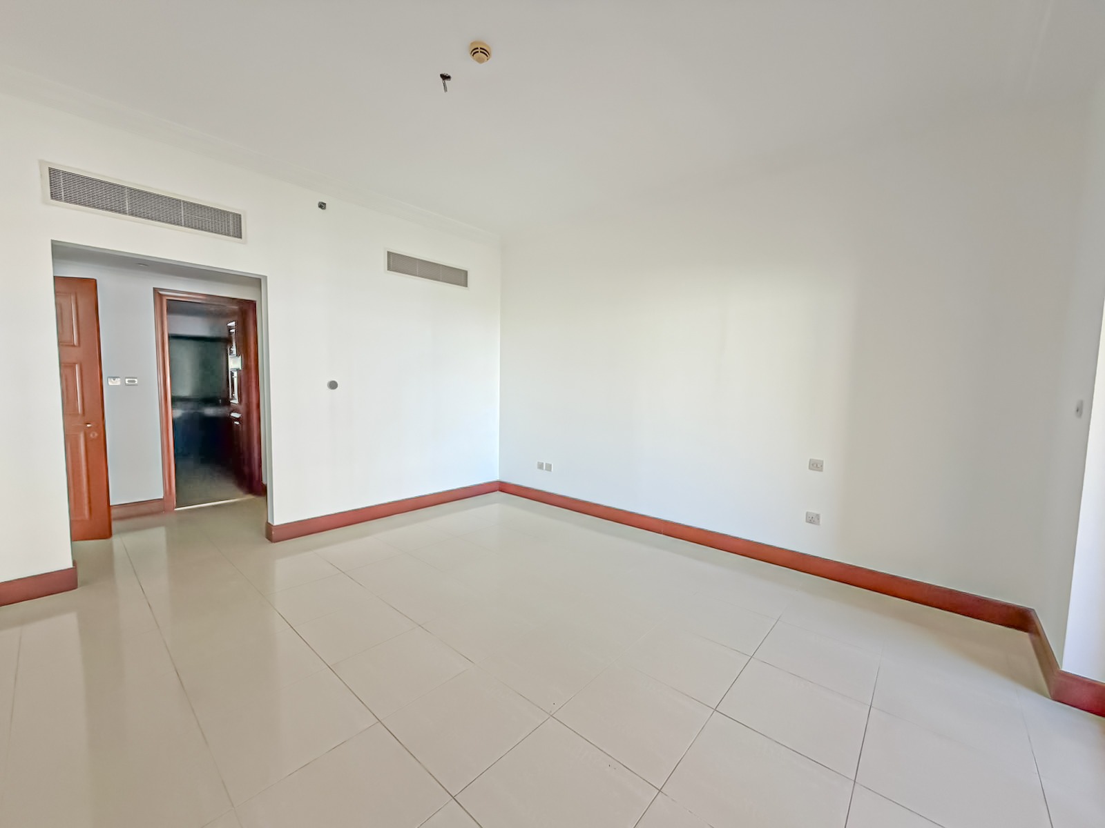 Beautiful Residence | Add Your Personal Style | Close to Beach & Mall