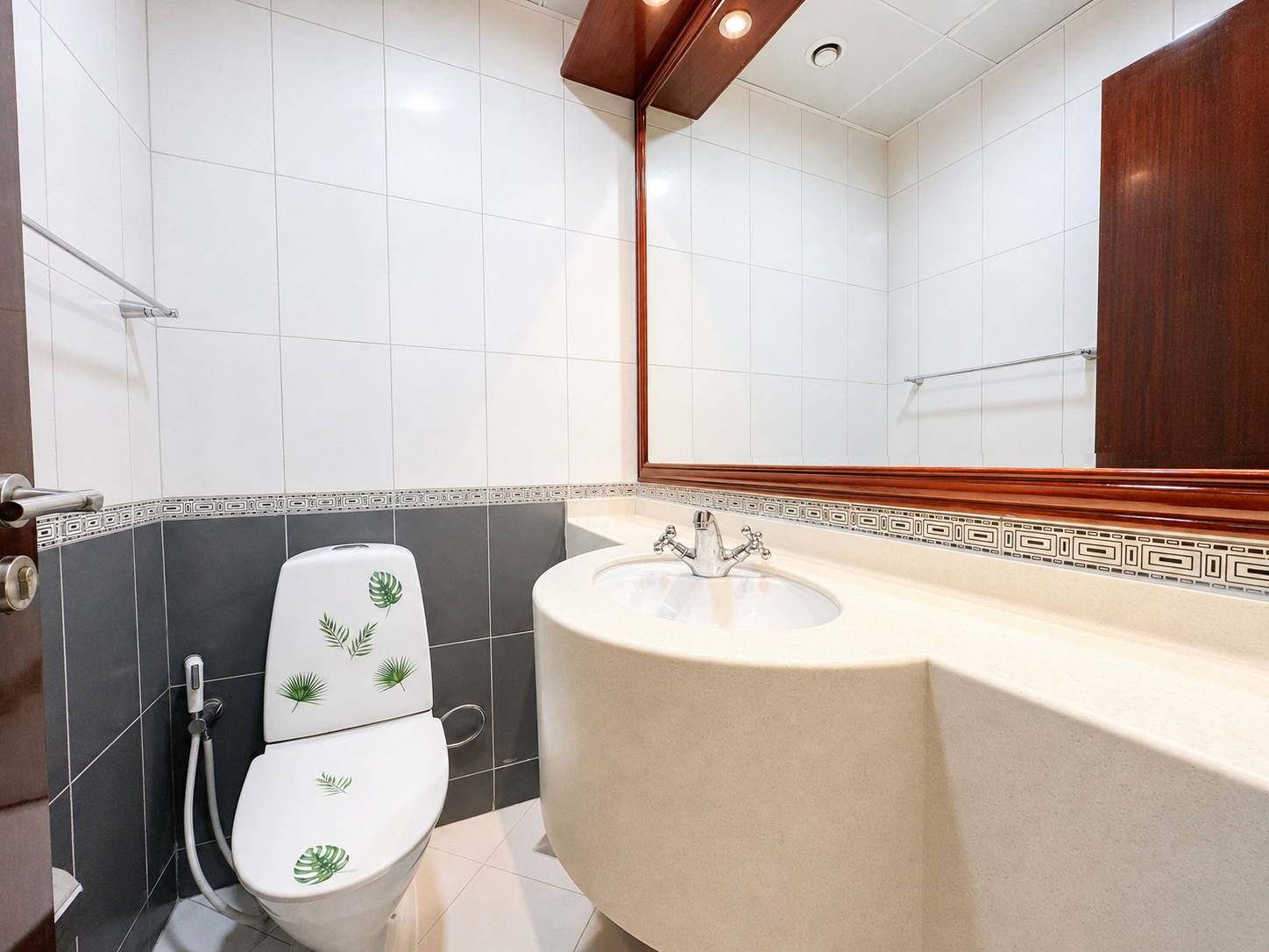 Stylish Marina Residence | Private Balcony | Prime Location