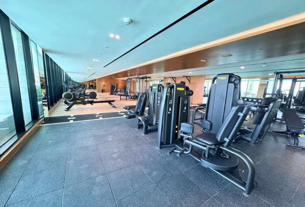 High-Level Unit | Stunning Canal Views | Brand-New