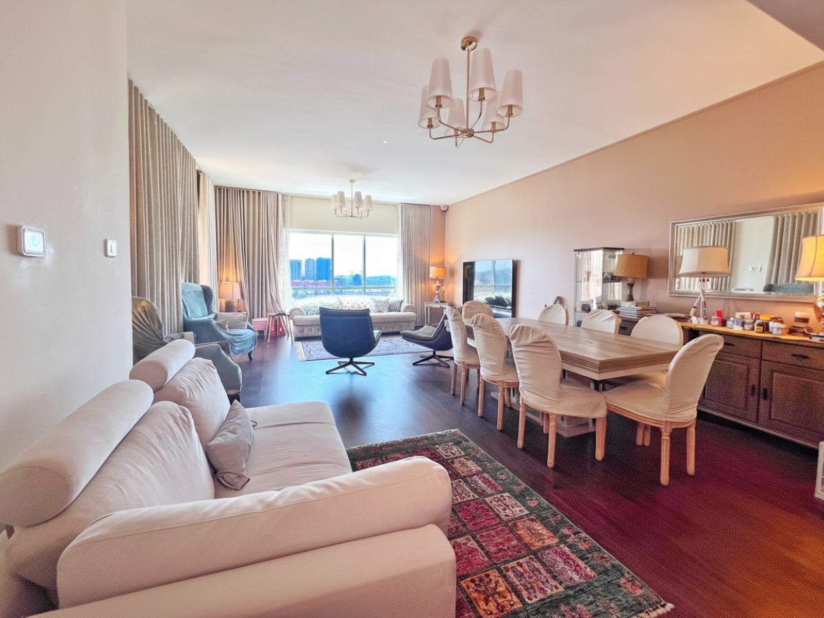 Huge Layout with maid | High floor | Vacant Unit